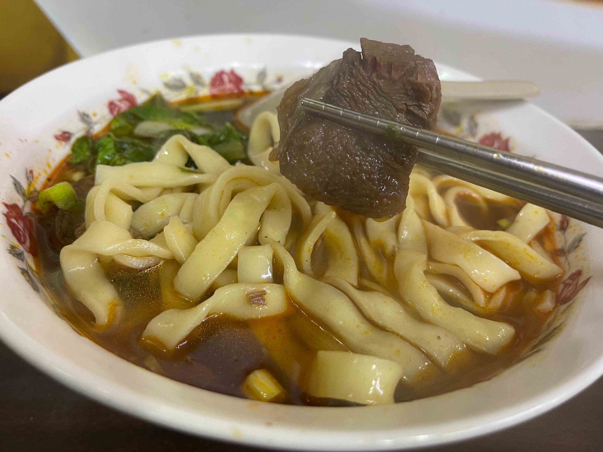 【南港美食】昆陽牛肉麵，我以為是泡麵，好吃推薦！(菜單) @厚片嘴角帶便當