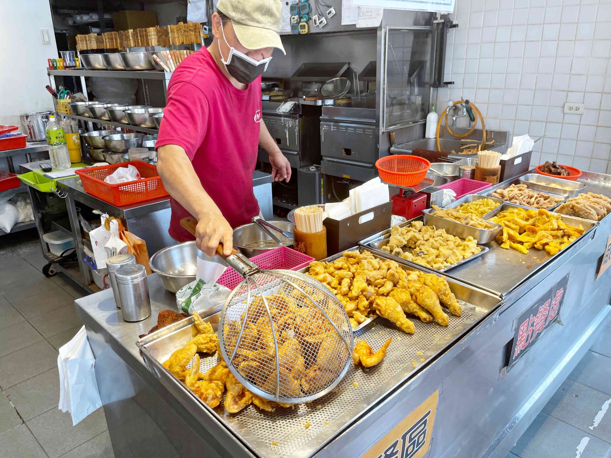 【北投美食】陳季炸雞北投店，超好吃炸物推薦 (菜單) @厚片嘴角帶便當