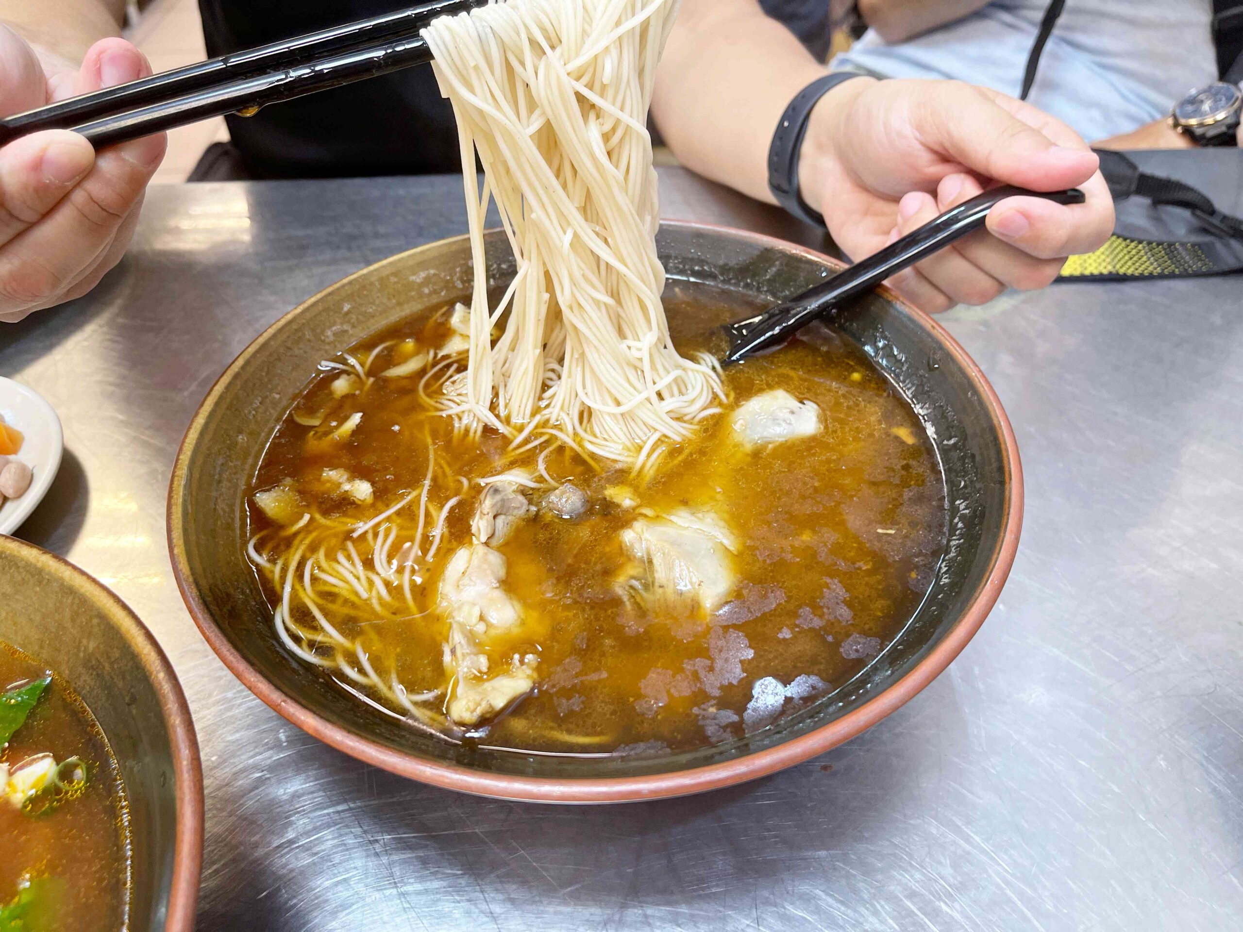 【北投美食】粟家牛肉麵，最強不是牛肉麵，推薦什麼？ (菜單) @厚片嘴角帶便當