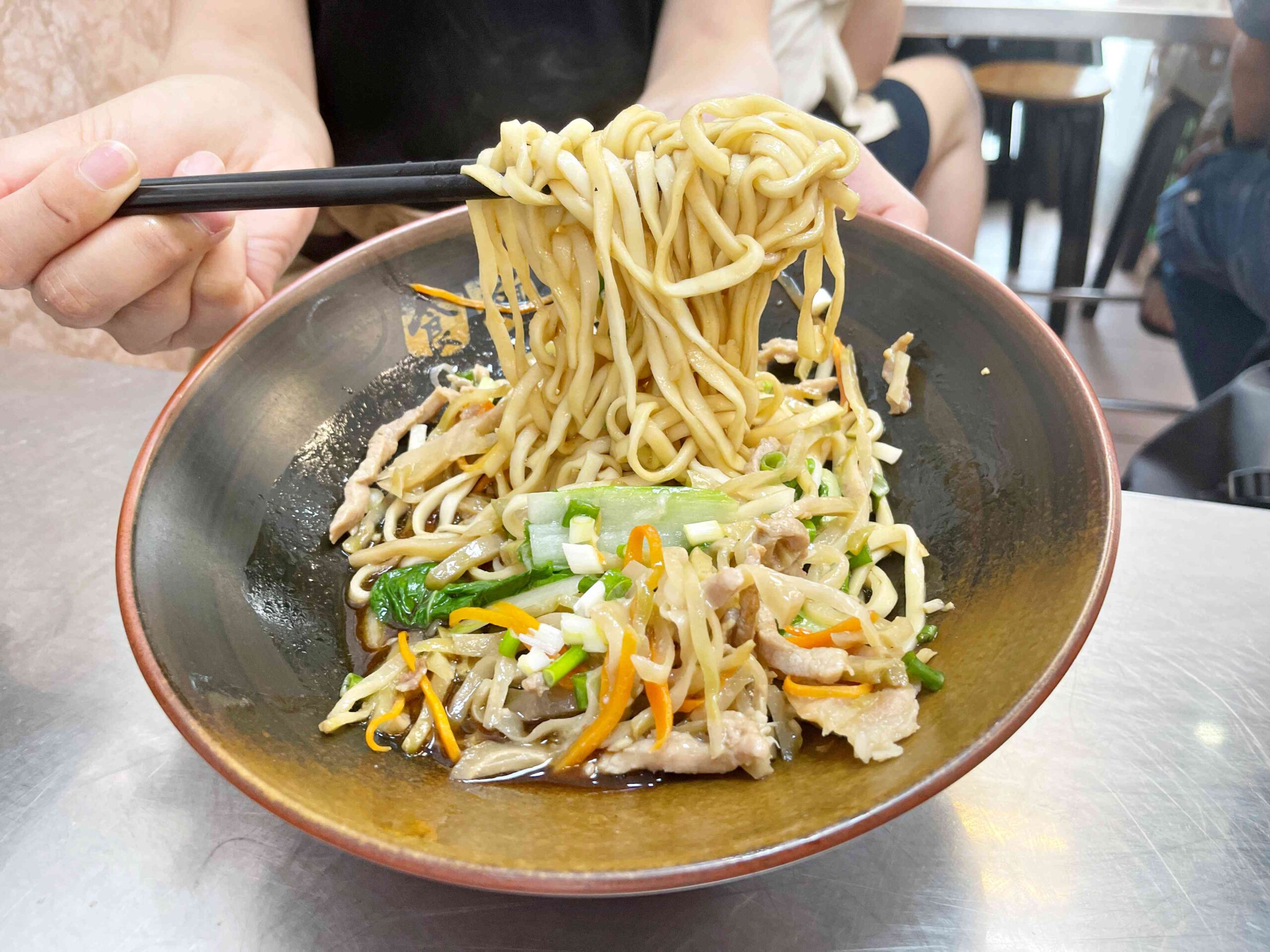 【北投美食】粟家牛肉麵，最強不是牛肉麵，推薦什麼？ (菜單) @厚片嘴角帶便當