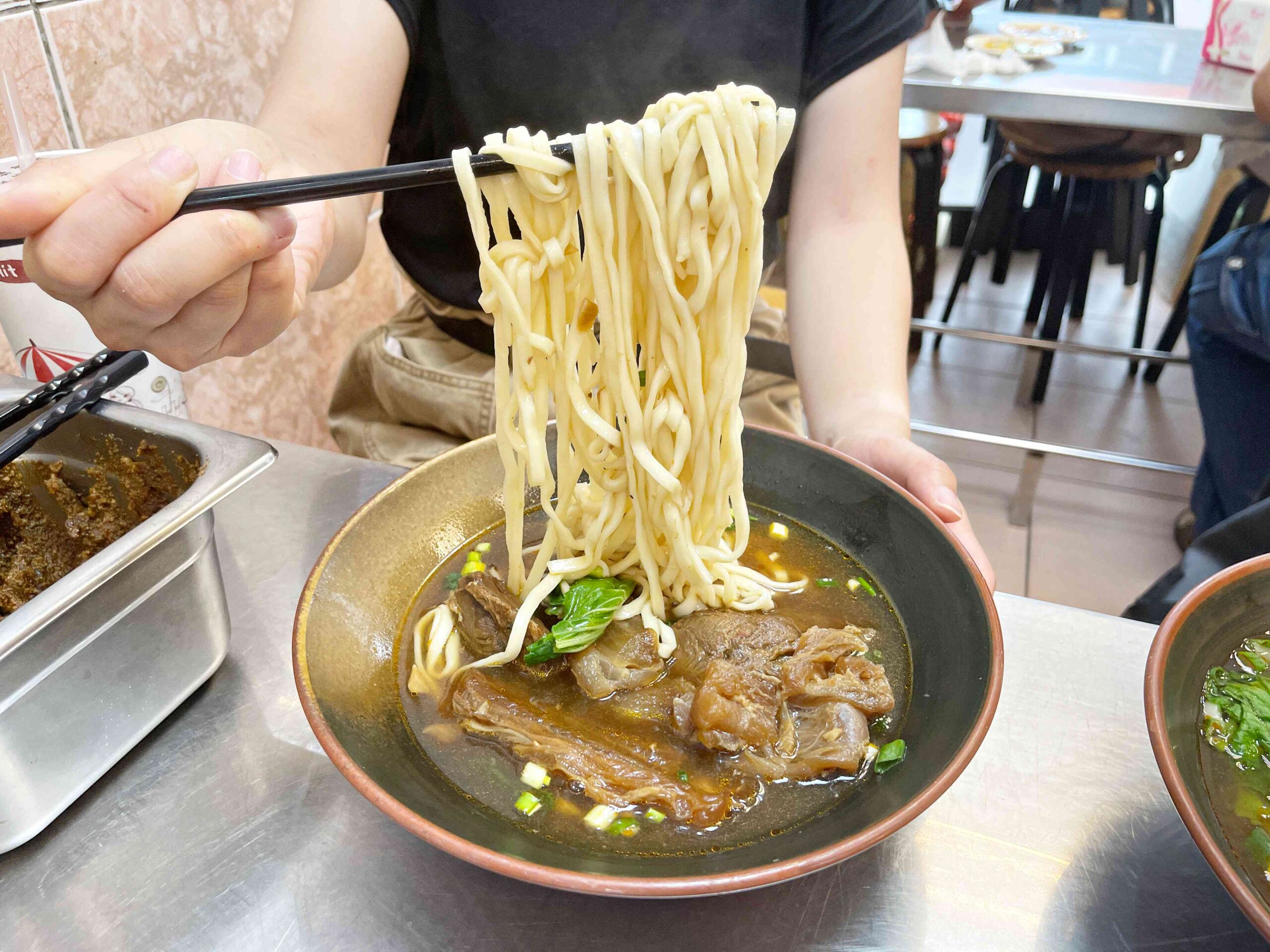 【北投美食】粟家牛肉麵，最強不是牛肉麵，推薦什麼？ (菜單) @厚片嘴角帶便當