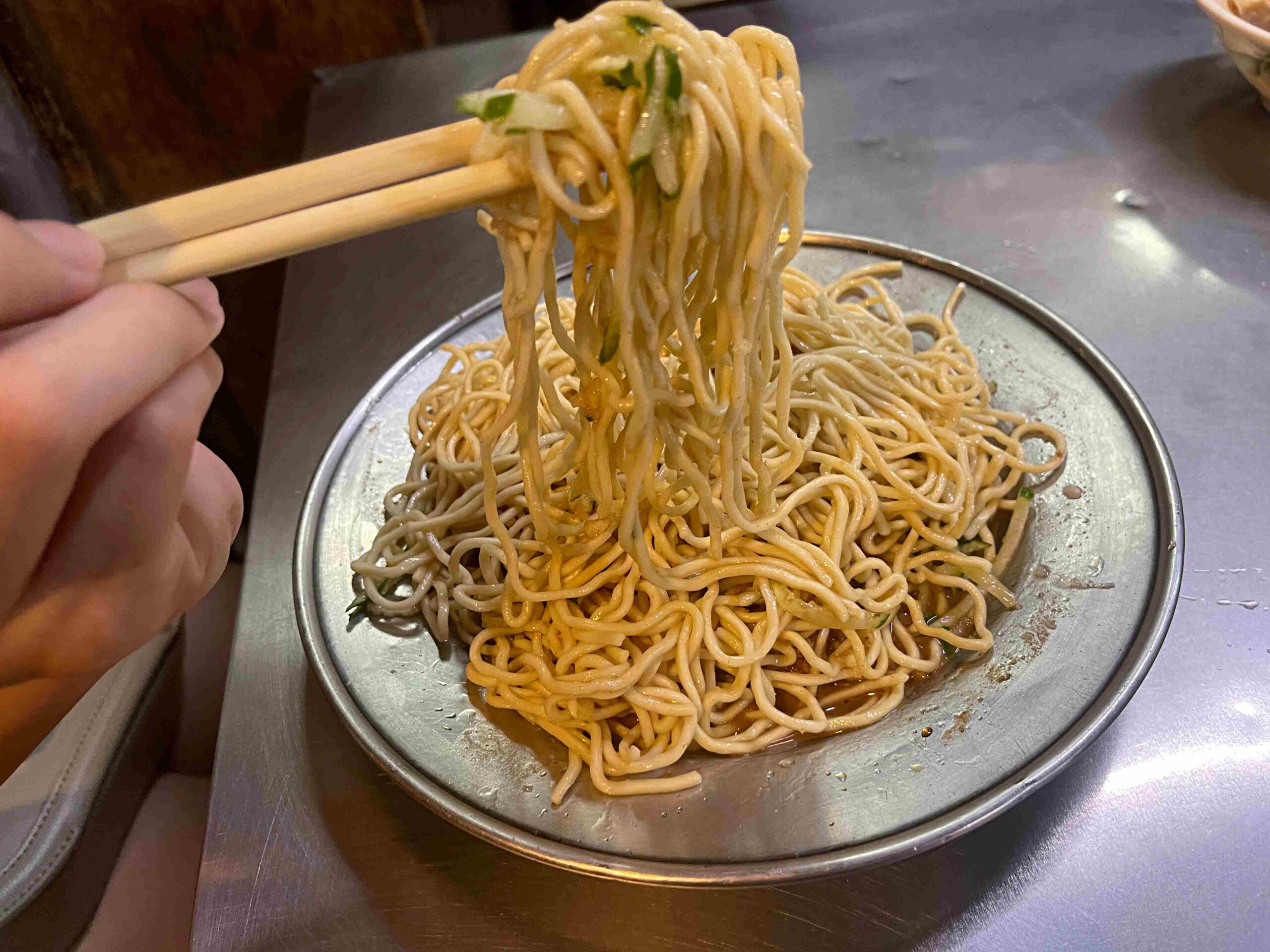 【松山美食】柳家涼麵宵夜，聽說涼麵一流值得推薦嗎？ (菜單) @厚片嘴角帶便當