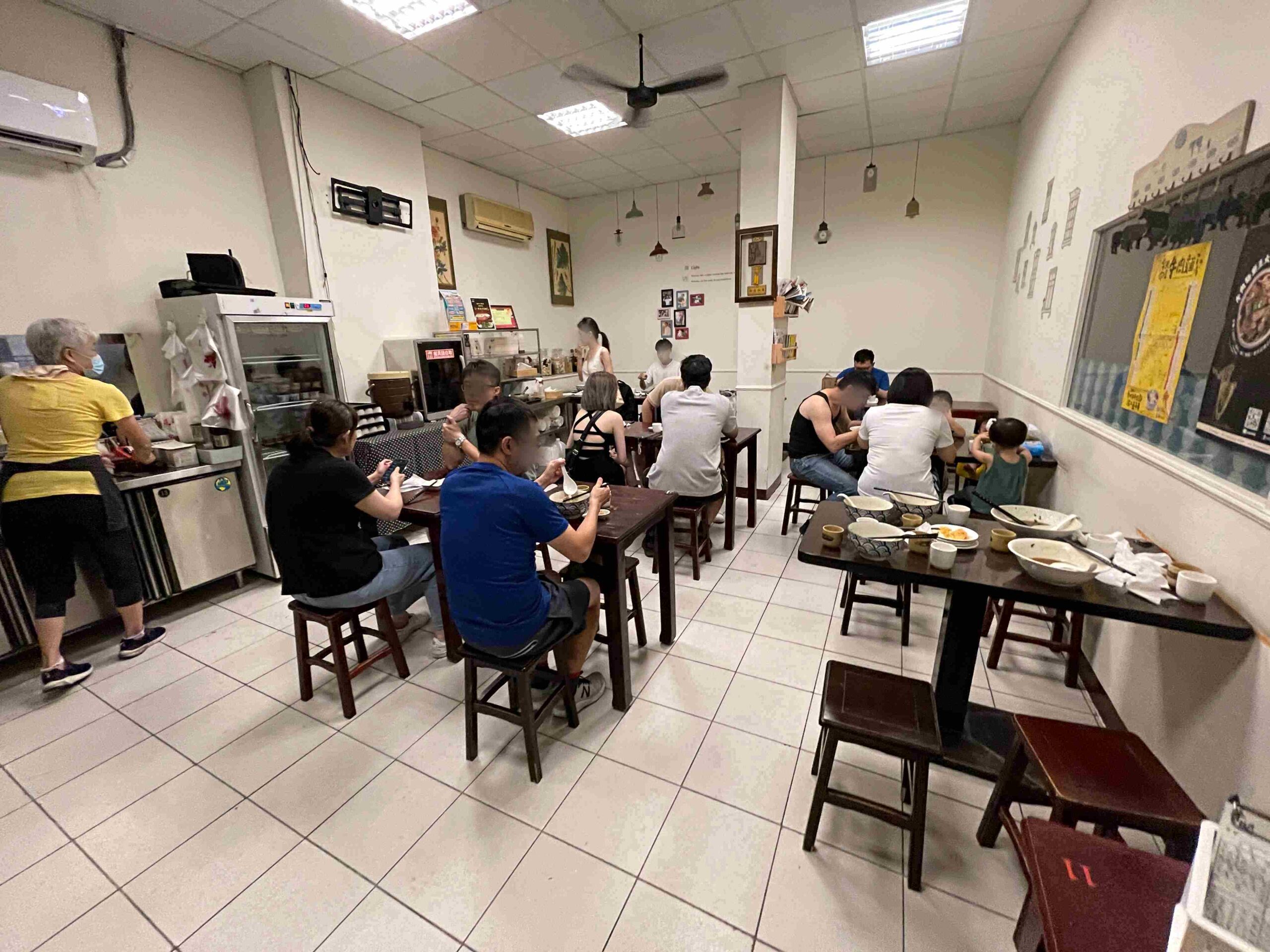 【內湖美食】牛閣精緻麵館-內科店，(二訪)文德港墘牛肉麵推薦！(菜單) @厚片嘴角帶便當