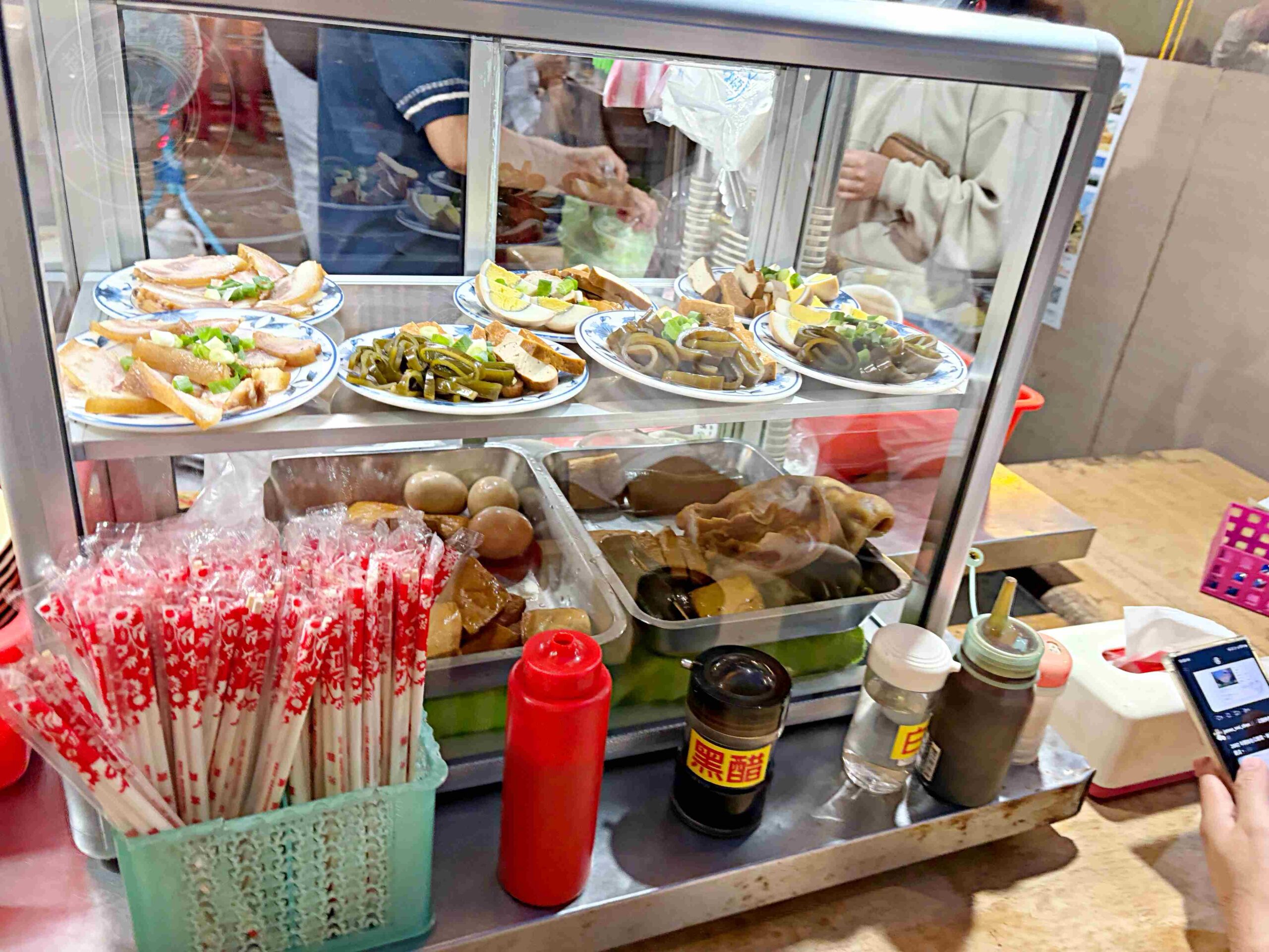 【景美夜市美食】楊家手工水餃，在地人瘋排飽滿三十年爆汁韭菜水餃推薦！(菜單) @趙先生吃飯