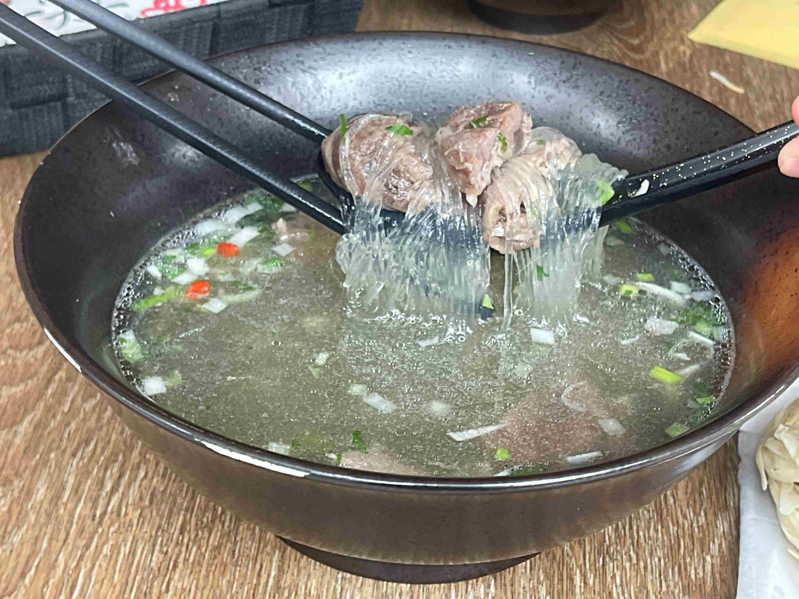 【內湖美食】劉老太老潼關肉夾饃，點什麼大推薦！(菜單) @厚片嘴角帶便當