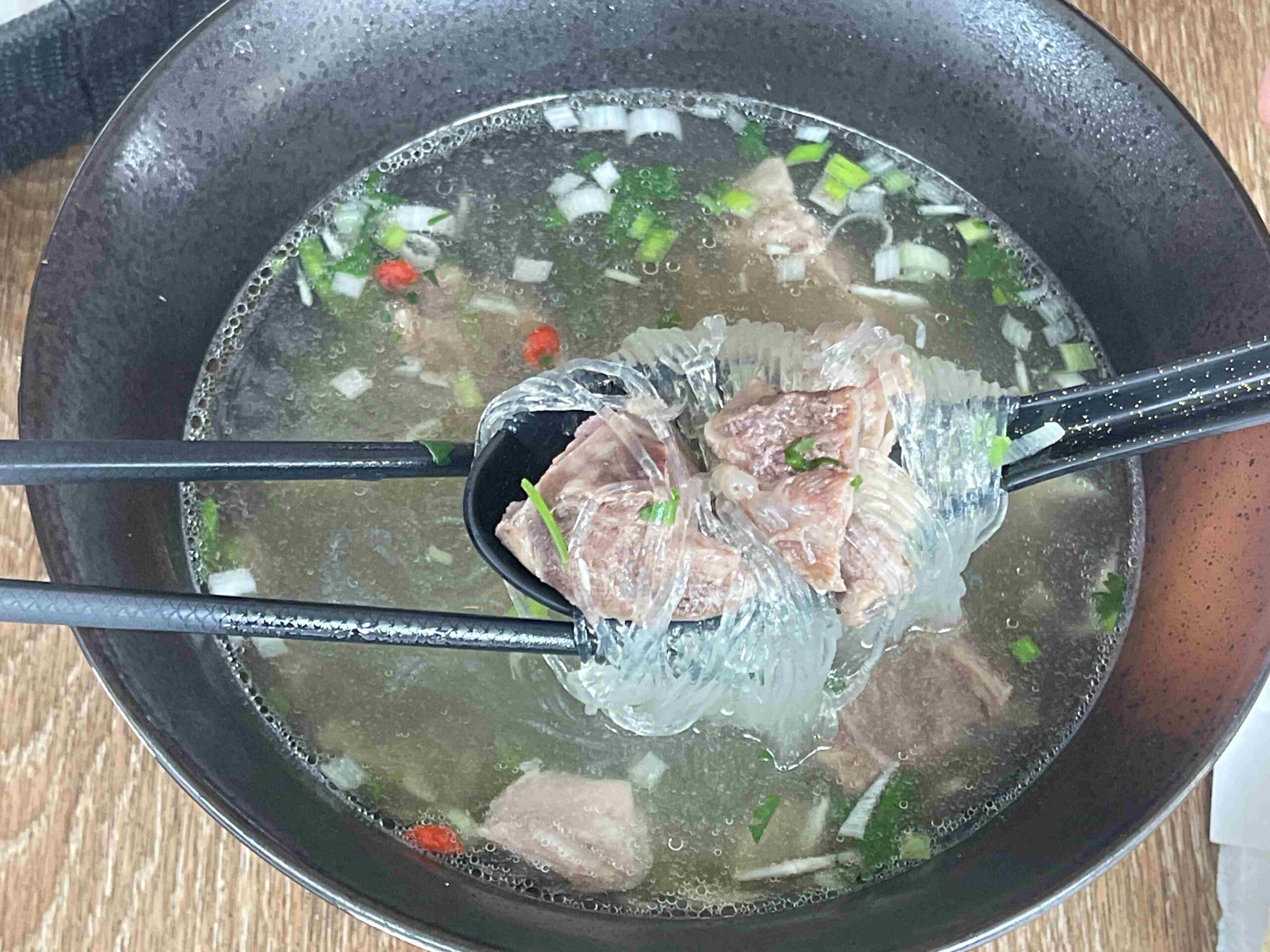 【內湖美食】劉老太老潼關肉夾饃，點什麼大推薦！(菜單) @厚片嘴角帶便當