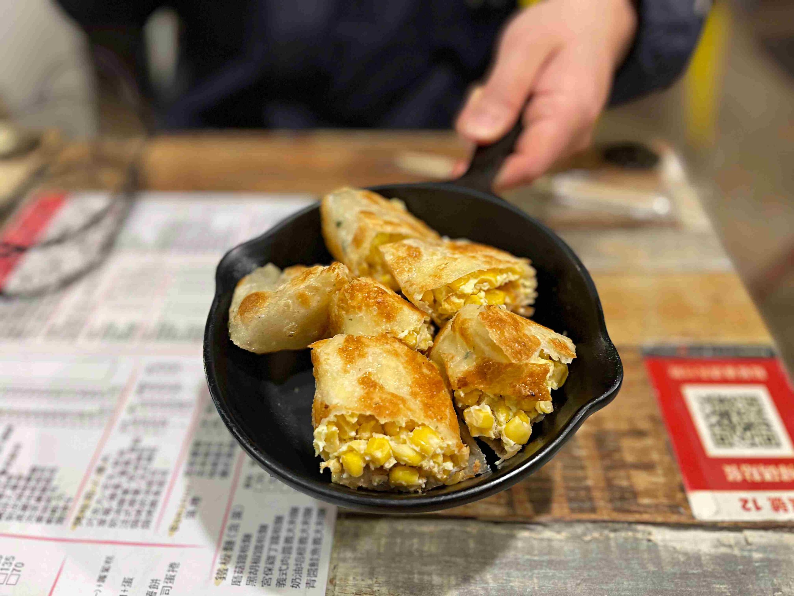 【高雄美食】老江紅茶牛奶，超頂肉鬆蛋吐司推薦！ (菜單) @厚片嘴角帶便當