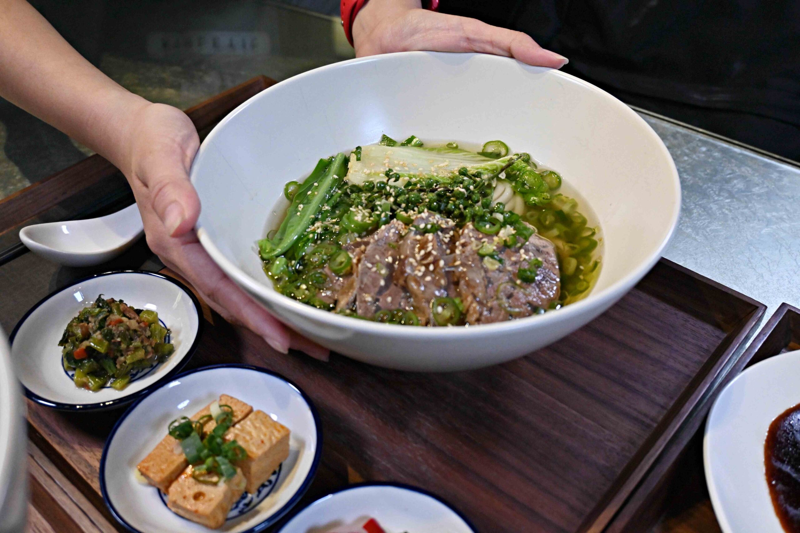 【中山美食】晶華酒店牛肉麵，哪一種牛肉麵最好吃最推薦！？ @厚片嘴角帶便當