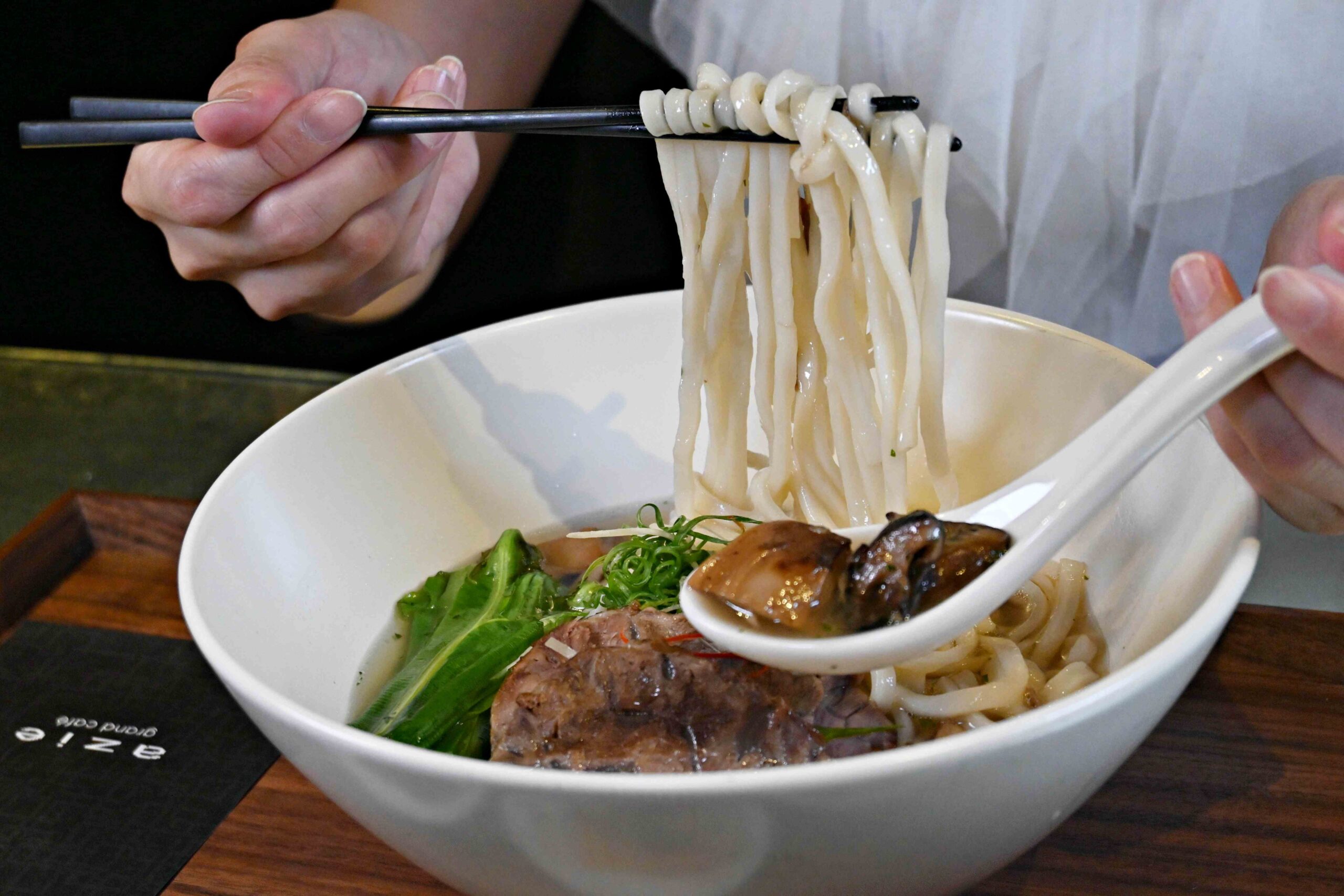 【中山美食】晶華酒店牛肉麵，哪一種牛肉麵最好吃最推薦！？ @厚片嘴角帶便當