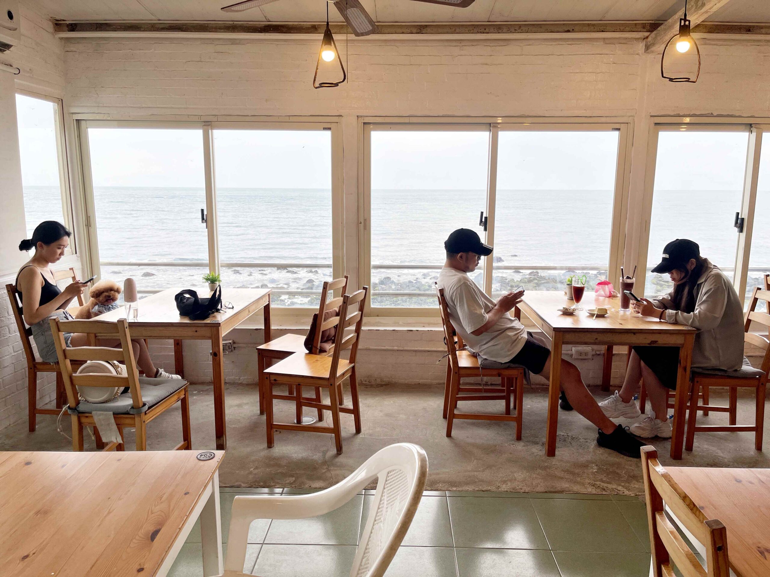 【石門美食】海堤咖啡，超大海景景觀餐廳推薦 (菜單)(寵物友善) @厚片嘴角帶便當