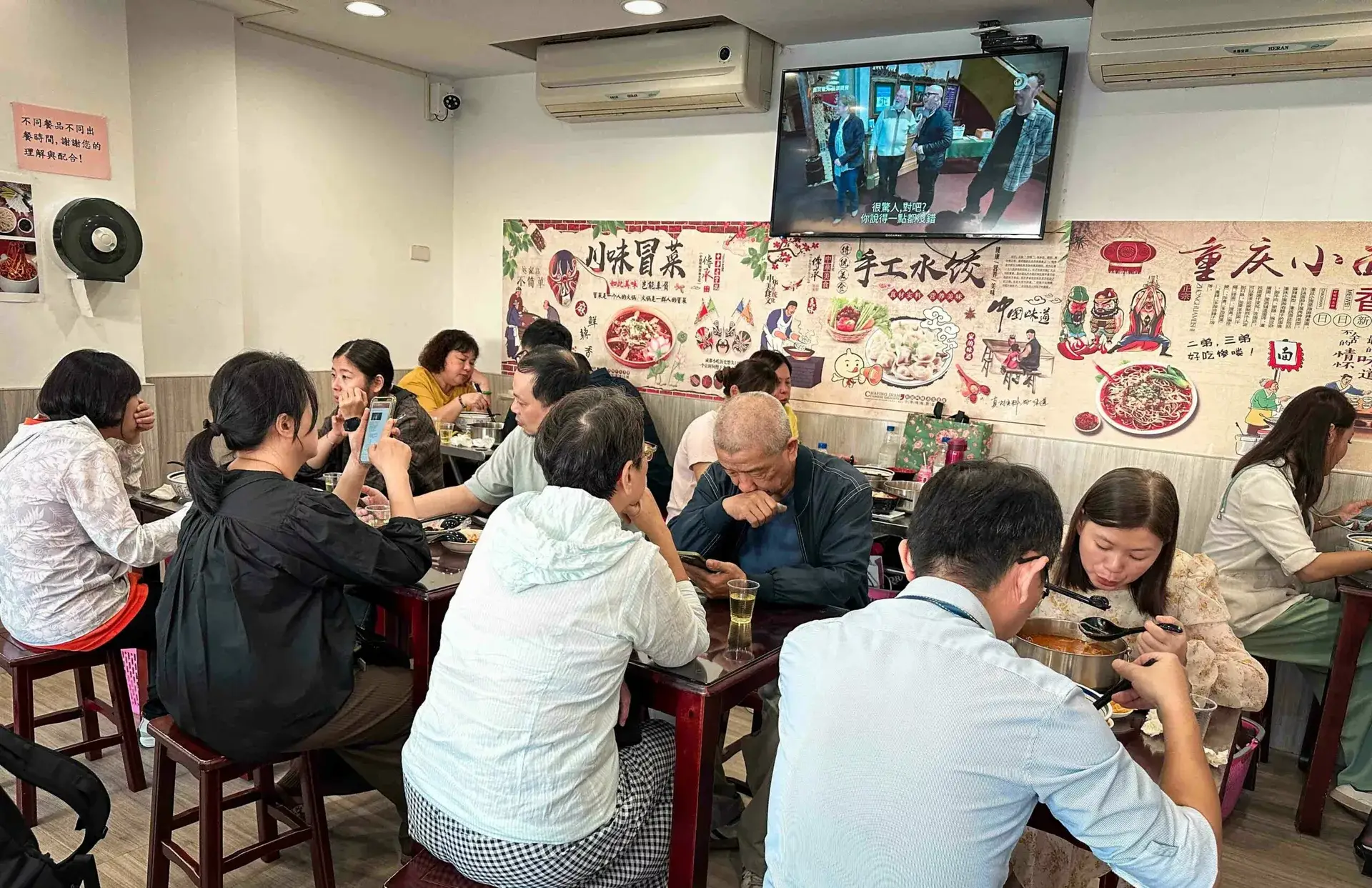 【新莊美食】川豫麵館，道地外省人開的川味麵館！(菜單) @厚片嘴角帶便當