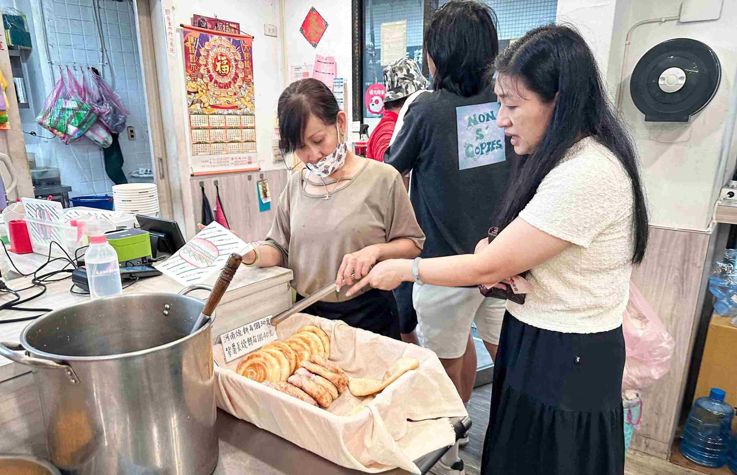 【新莊美食】川豫麵館，道地外省人開的川味麵館！(菜單) @厚片嘴角帶便當