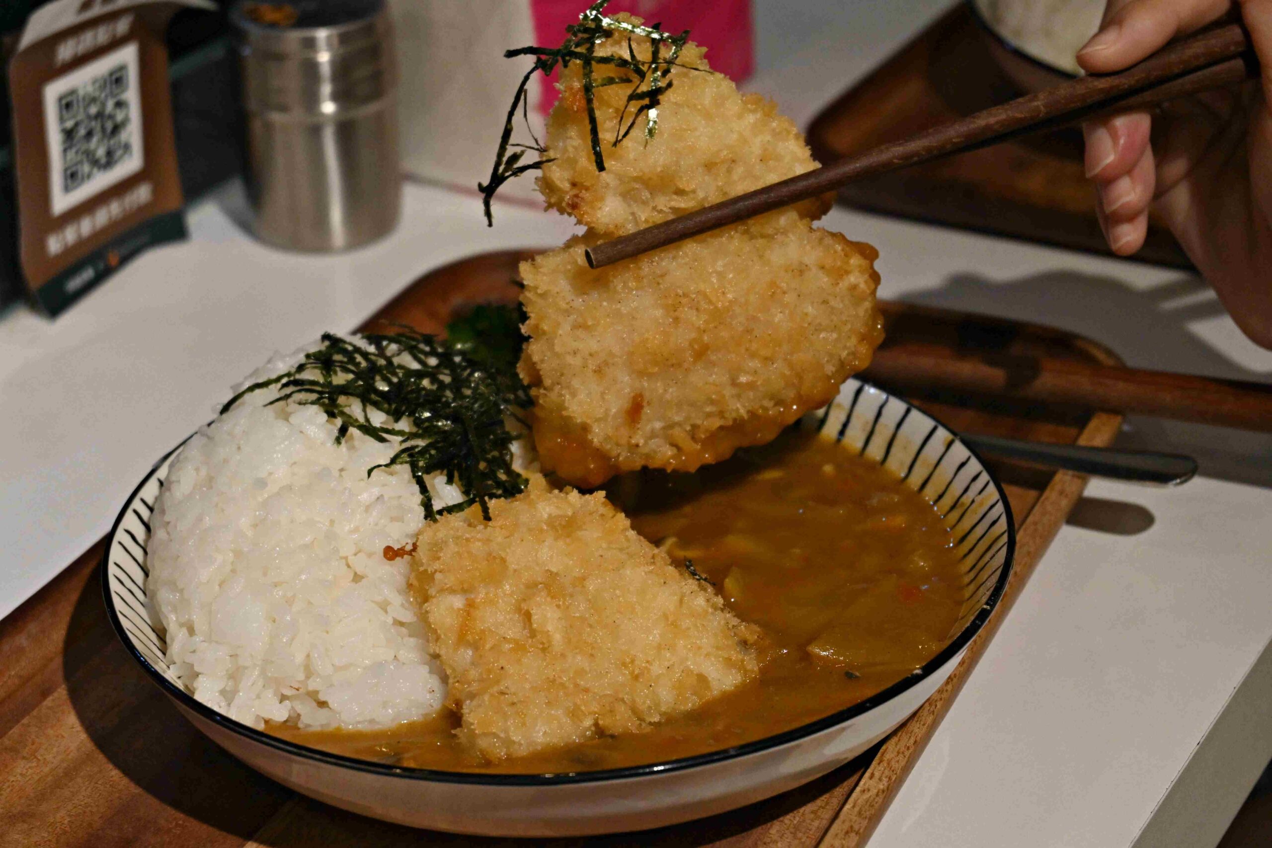 【內湖美食】拌路食事，鄉親a在地私藏日式咖哩丼飯推薦(菜單) @厚片嘴角帶便當