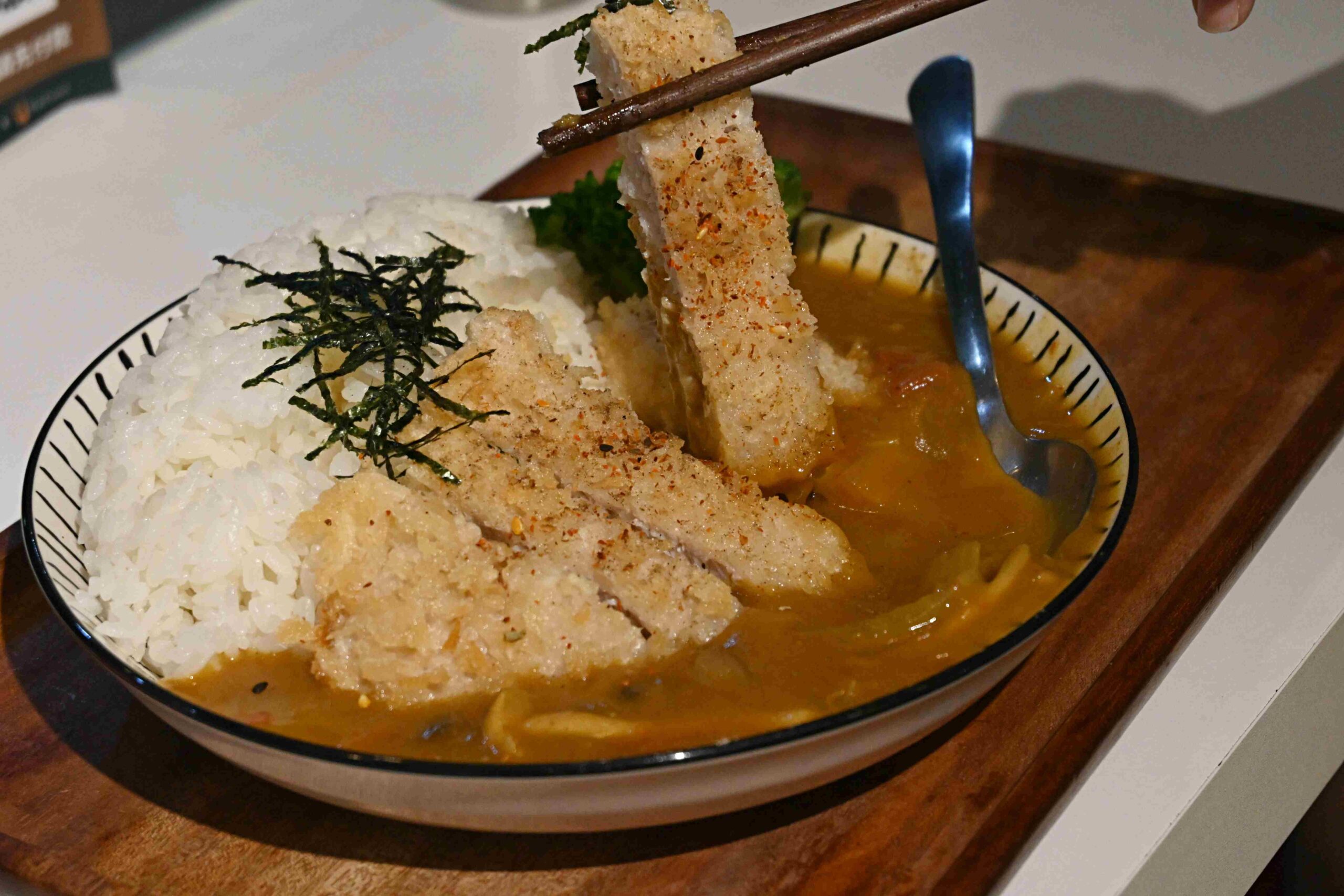 【桃園美食】森鄰水岸景觀咖啡館，超美有山有水景觀餐廳推薦(菜單)(寵物友善) @厚片嘴角帶便當