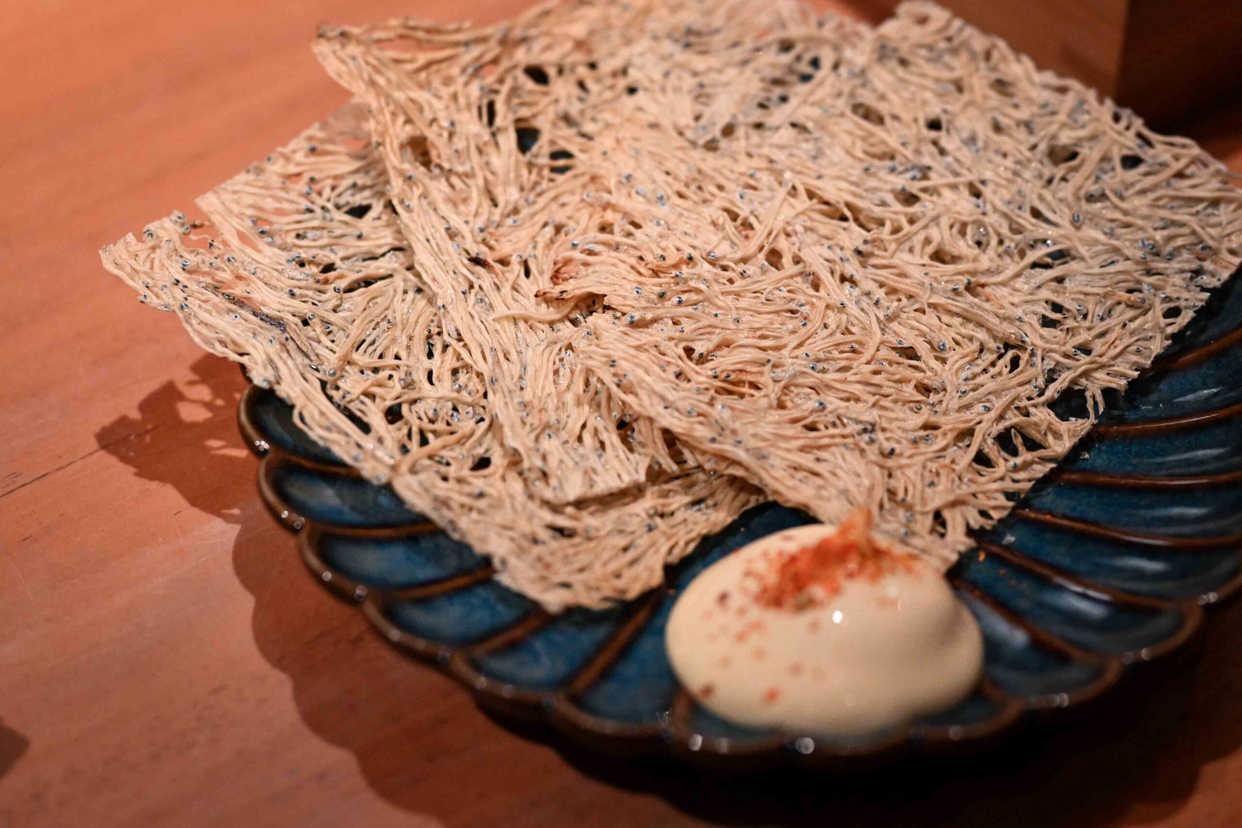 【東區美食推薦】鳥本yakitori炭火燒鳥｜烤功太猛！串燒、親子丼都讓人上癮 @厚片嘴角帶便當