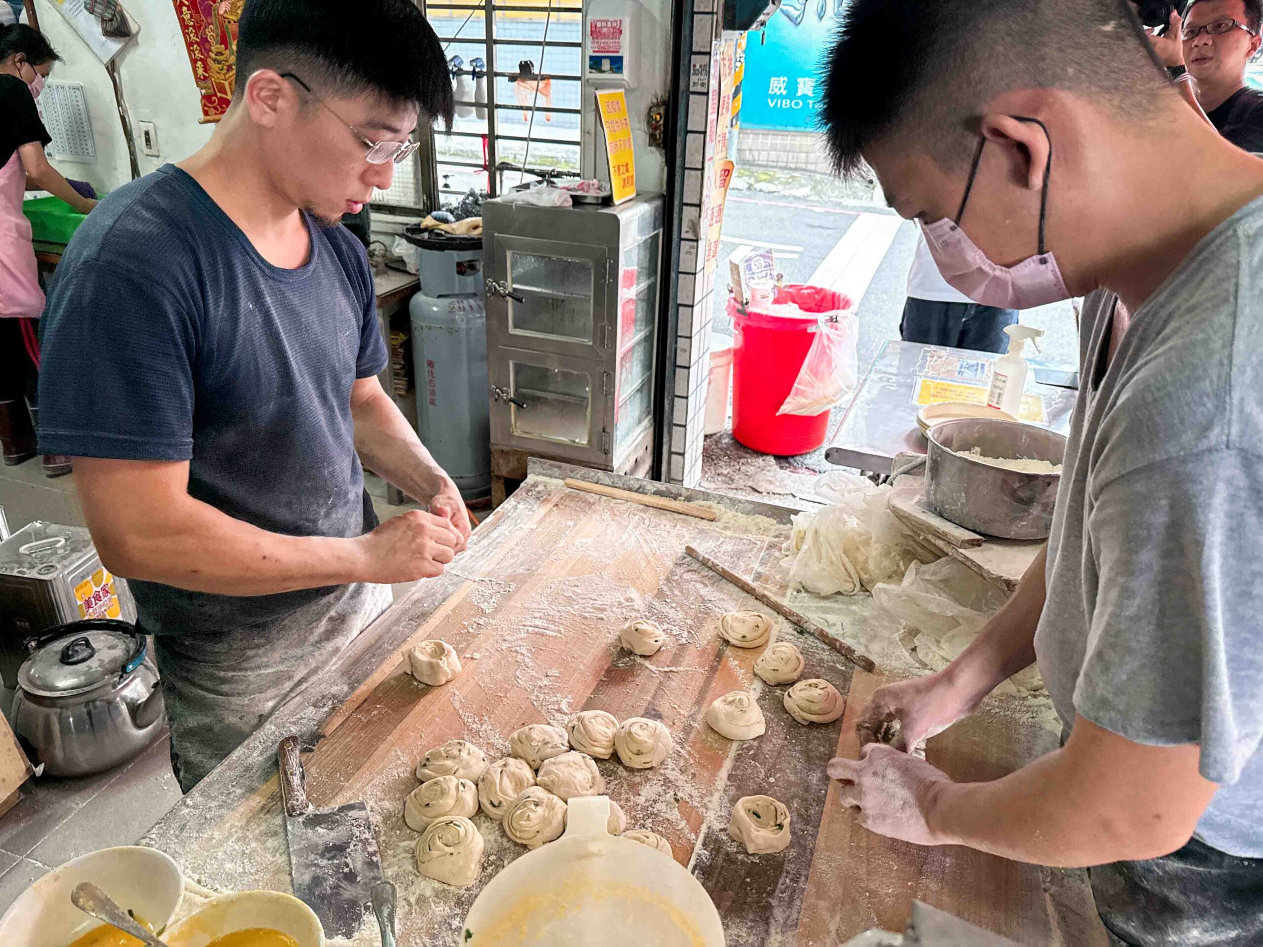 【新店美食】旭達豆漿店，爆紅IG！蛋餅超大只要35元還不油？(菜單) @厚片嘴角帶便當