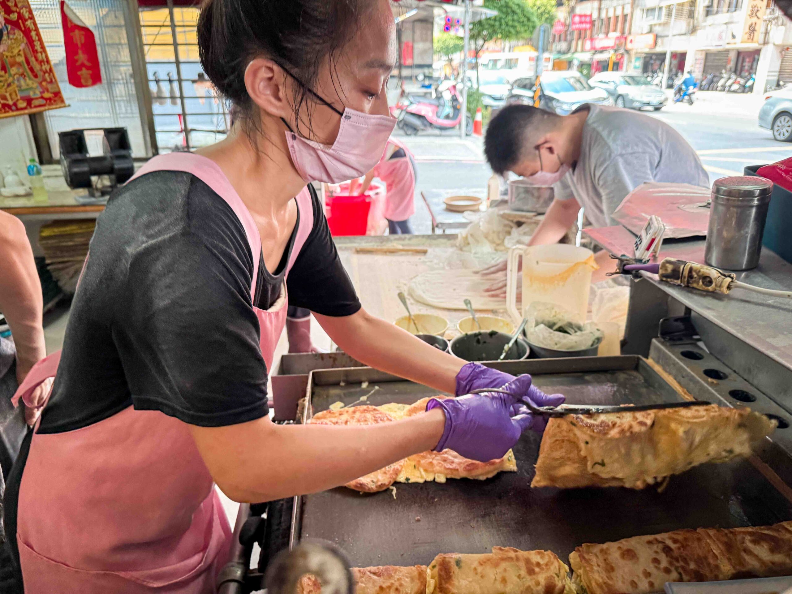 【新店美食】旭達豆漿店，爆紅IG！蛋餅超大只要35元還不油？(菜單) @厚片嘴角帶便當
