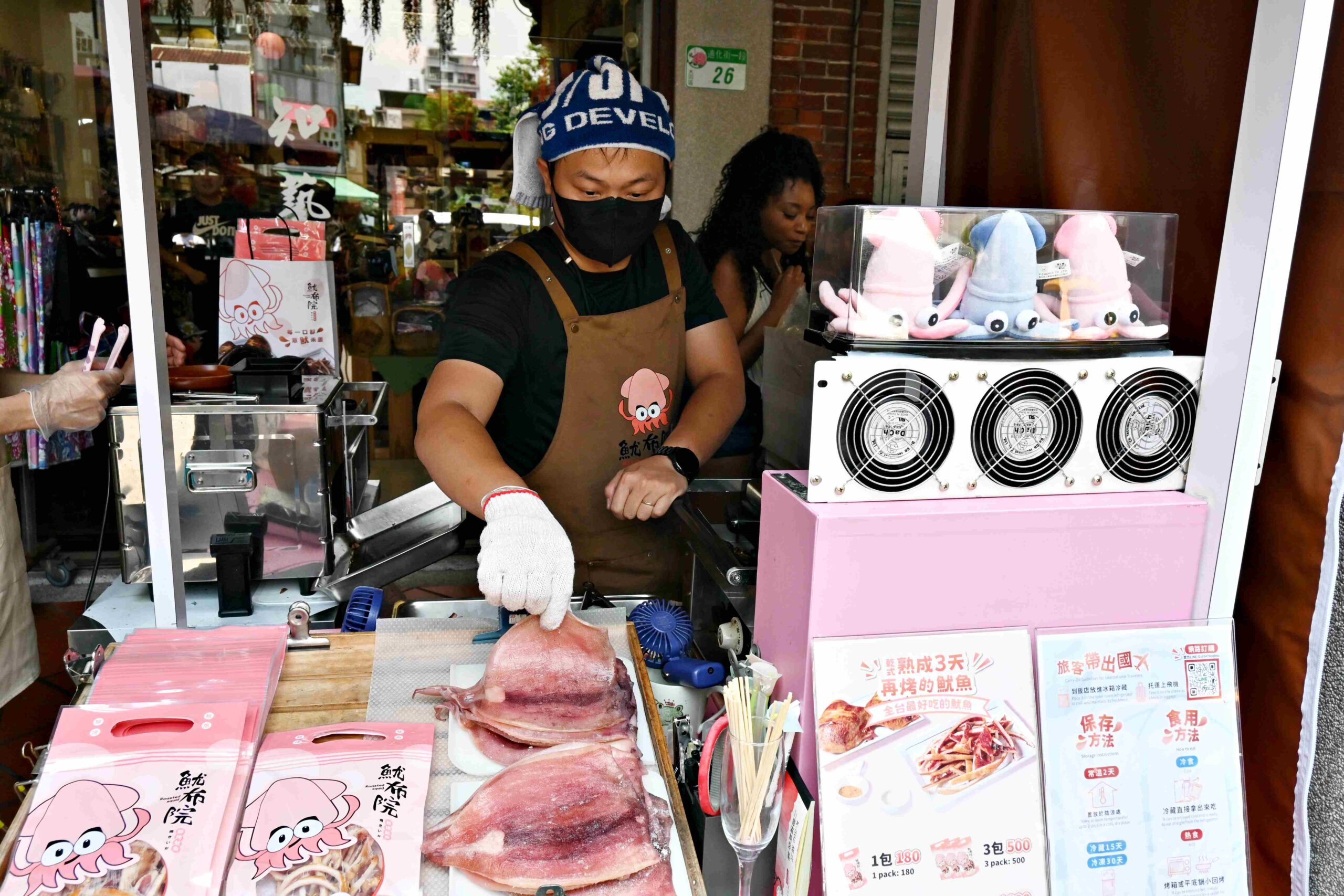 【迪化街美食】魷布院鮮烤魷魚：香到路人自動排隊的零食傳奇 @厚片嘴角帶便當