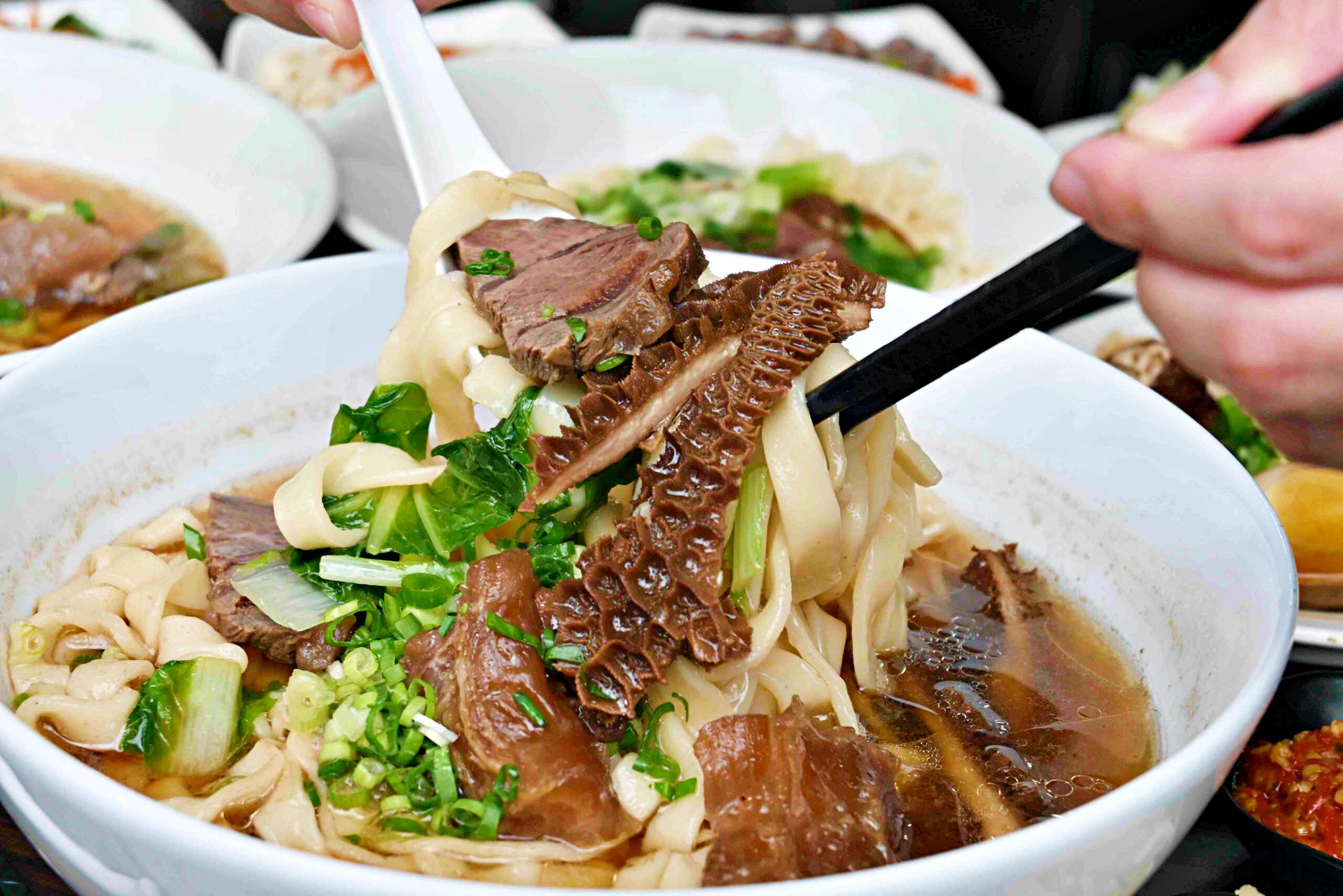 【新莊美食】御私房牛肉麵，19年老字號巷弄牛肉麵，湯頭獨特推薦(菜單)！ @趙先生吃飯