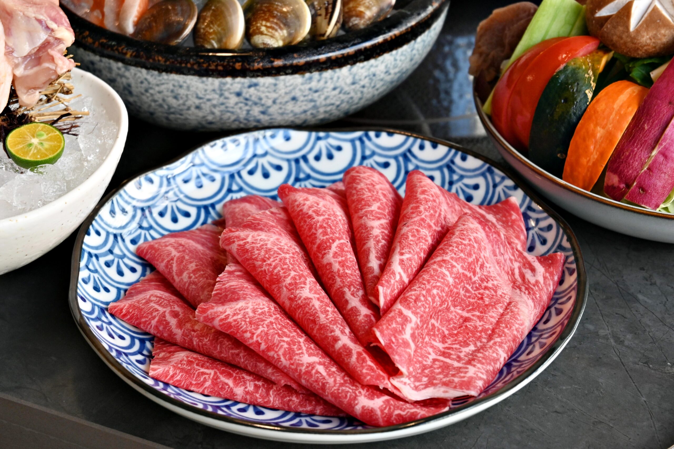 【大直美食】六合極品海鮮鍋物：現撈龍蝦、頂級肉品必吃推薦(菜單) @厚片嘴角帶便當