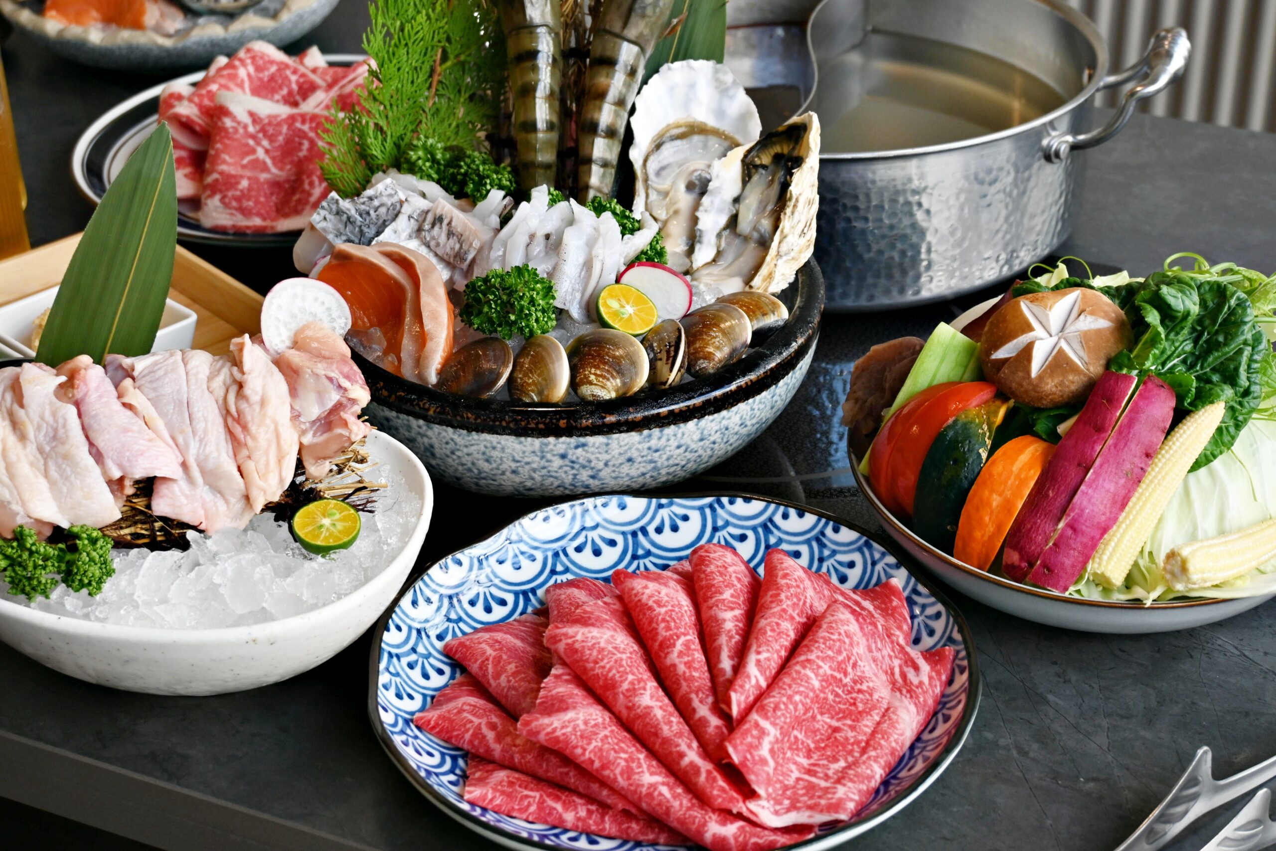 【大直美食】六合極品海鮮鍋物：現撈龍蝦、頂級肉品必吃推薦(菜單) @厚片嘴角帶便當
