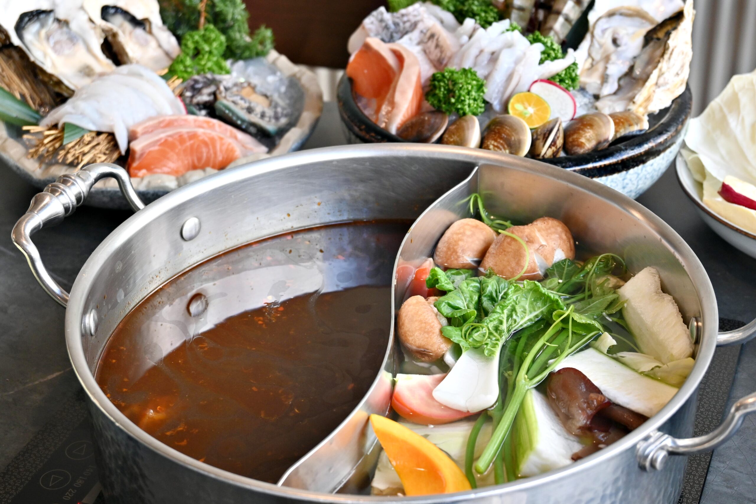 【大直美食】六合極品海鮮鍋物：現撈龍蝦、頂級肉品必吃推薦(菜單) @厚片嘴角帶便當