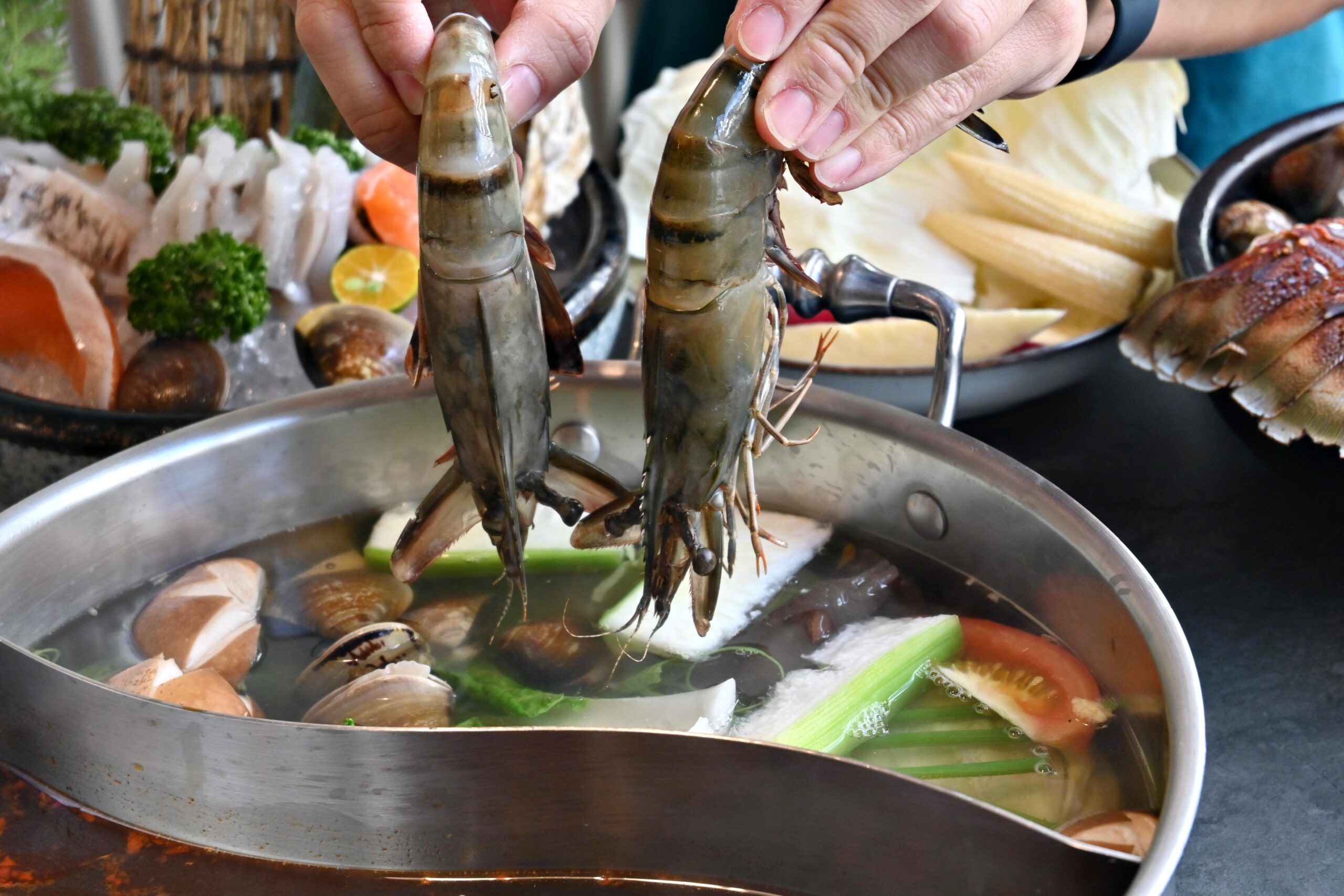 【大直美食】六合極品海鮮鍋物：現撈龍蝦、頂級肉品必吃推薦(菜單) @厚片嘴角帶便當