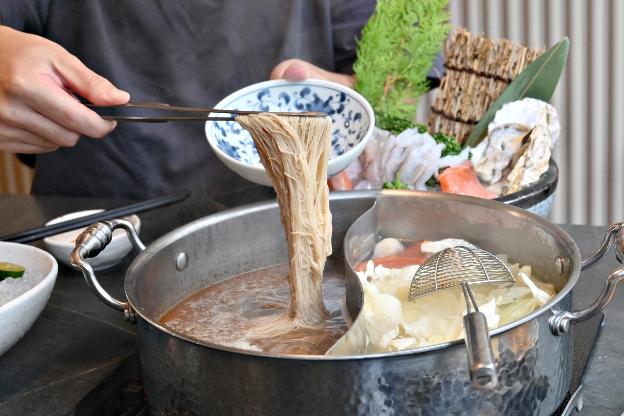 【大直美食】六合極品海鮮鍋物：現撈龍蝦、頂級肉品必吃推薦(菜單) @厚片嘴角帶便當