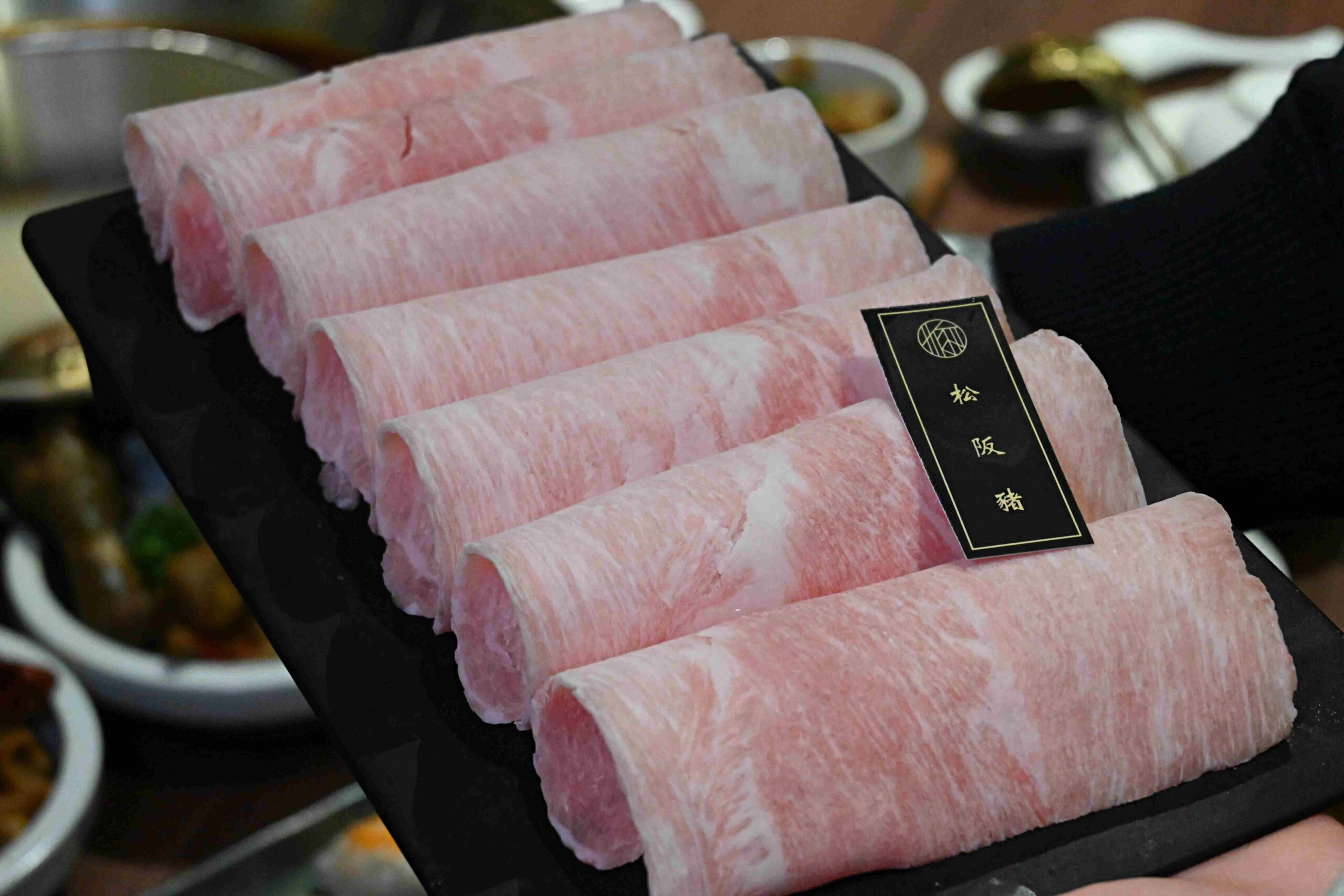 【林口美食】重慶樓｜鴛鴦麻辣鍋＋滷味＋A5和牛！這家火鍋真的太懂吃貨了！(附菜單) @厚片嘴角帶便當