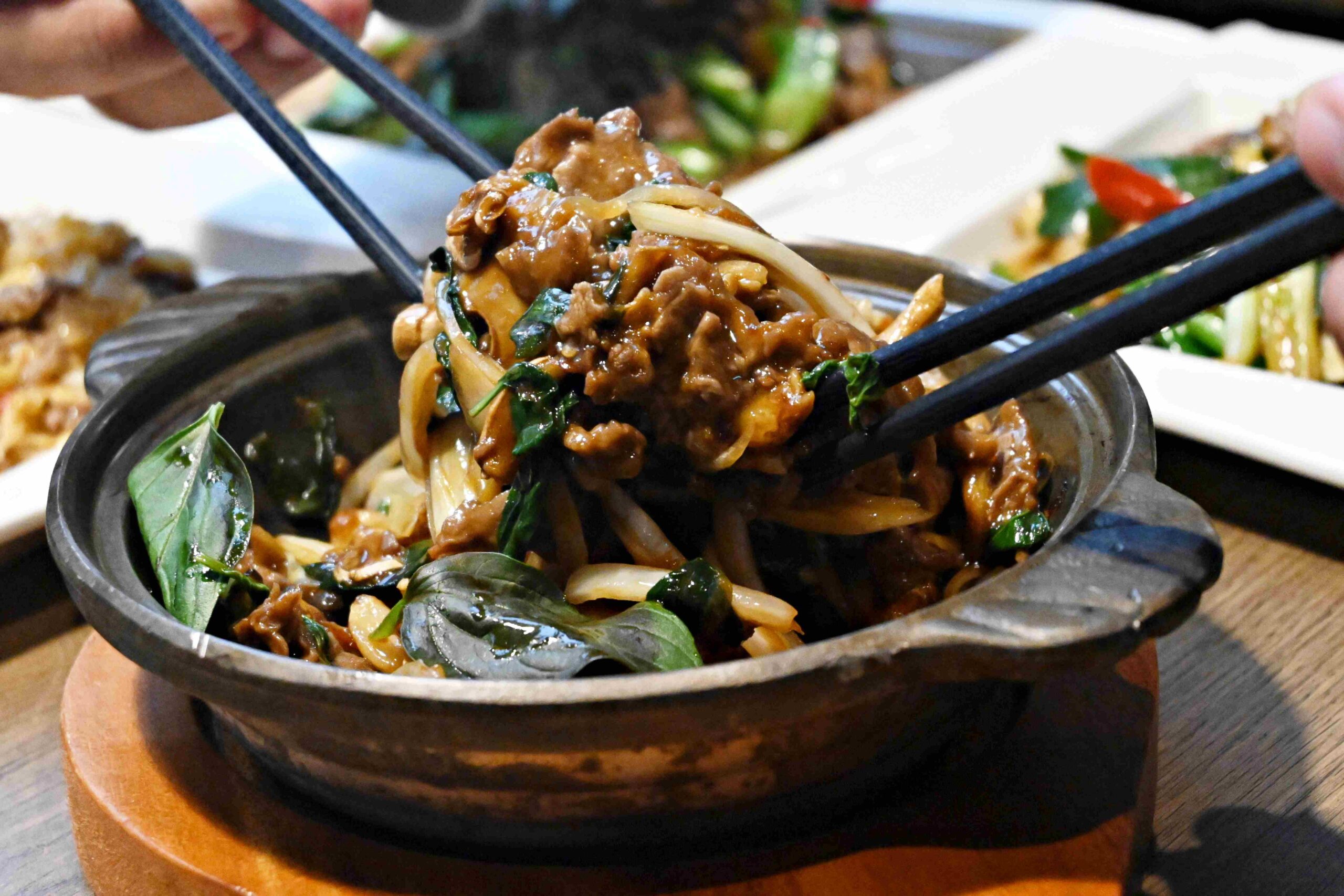 【中山區火鍋】牛富溫體涮牛肉｜晚餐宵夜首選，溫體牛涮鍋配熱炒超過癮(菜單) @厚片嘴角帶便當