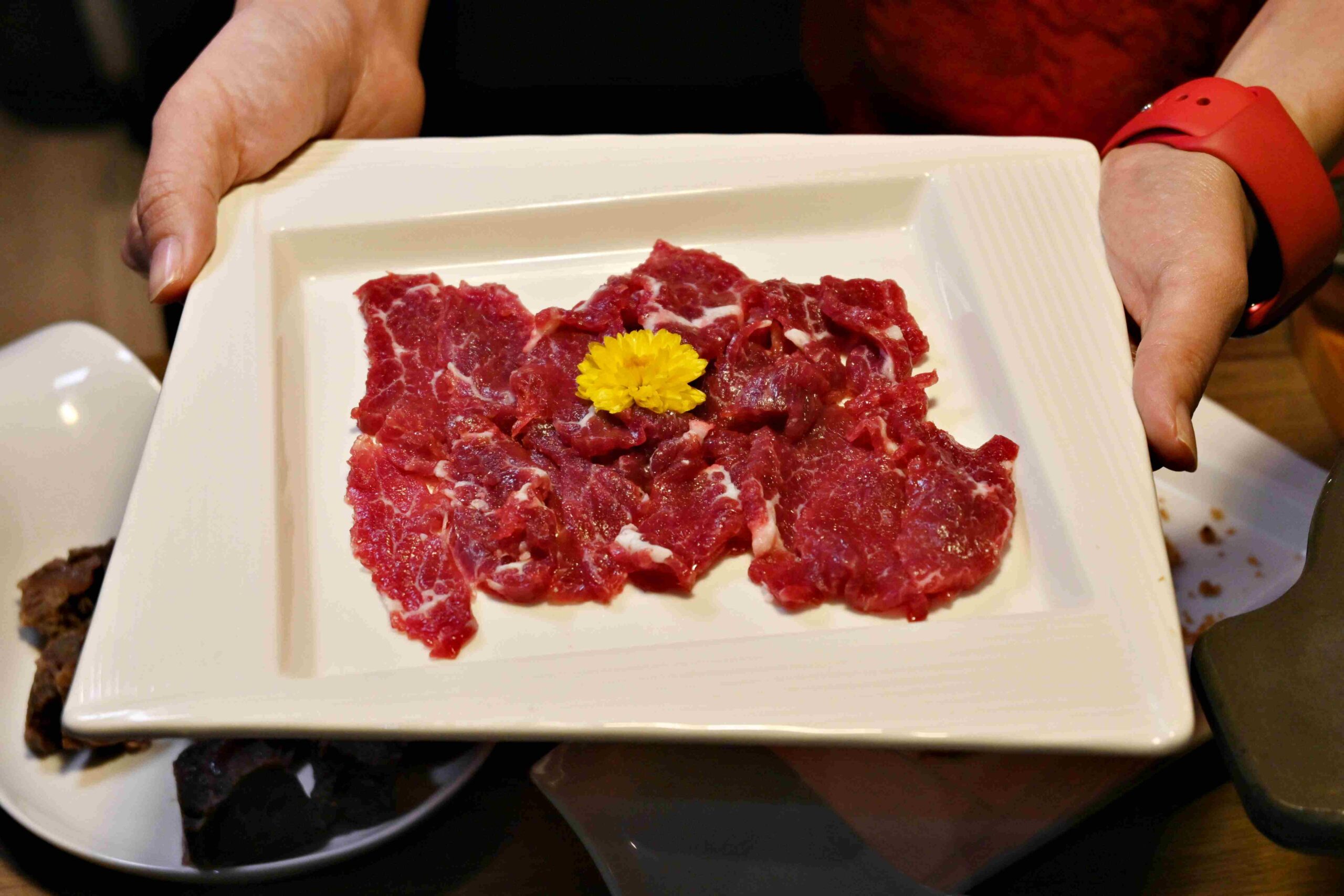 【中山區火鍋】牛富溫體涮牛肉｜晚餐宵夜首選，溫體牛涮鍋配熱炒超過癮(菜單) @厚片嘴角帶便當