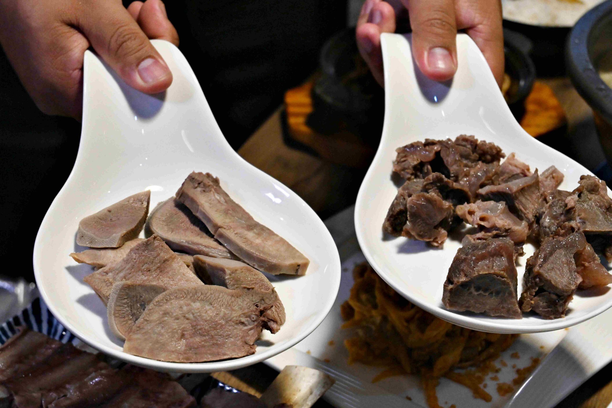 【中山區火鍋】牛富溫體涮牛肉｜晚餐宵夜首選，溫體牛涮鍋配熱炒超過癮(菜單) @厚片嘴角帶便當