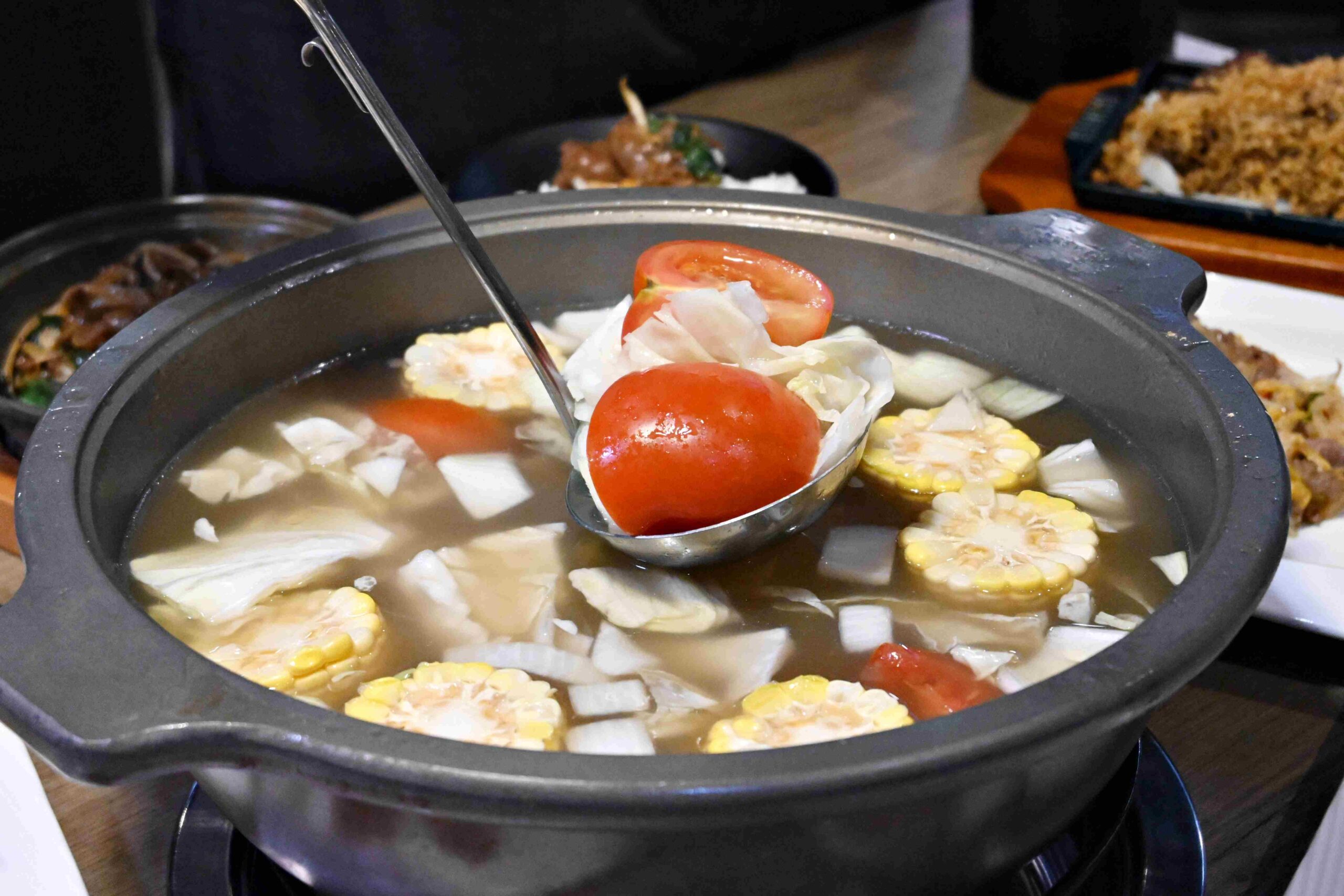 【中山區火鍋】牛富溫體涮牛肉｜晚餐宵夜首選，溫體牛涮鍋配熱炒超過癮(菜單) @厚片嘴角帶便當