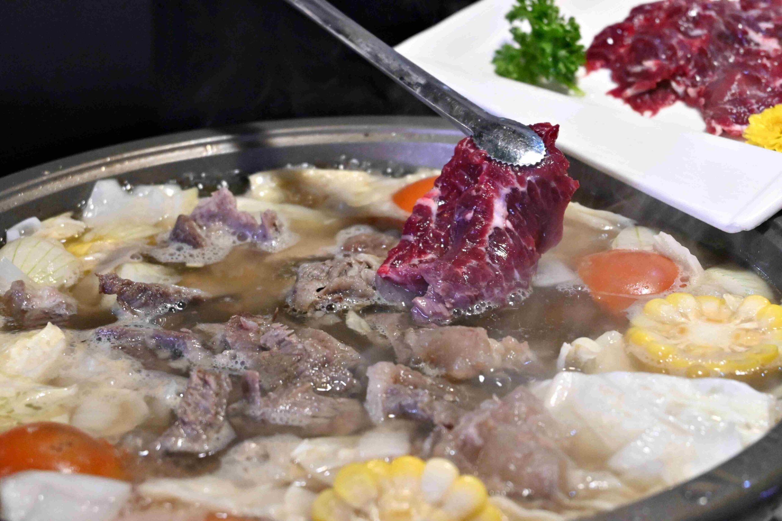 【中山區火鍋】牛富溫體涮牛肉｜晚餐宵夜首選，溫體牛涮鍋配熱炒超過癮(菜單) @厚片嘴角帶便當