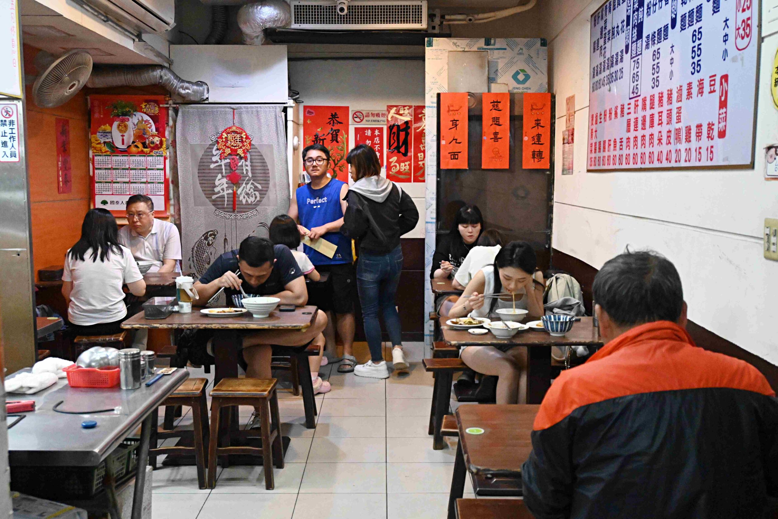 【延三夜市美食】老程麵店｜老台北人都知道的古早味麵店，排隊也甘願！(菜單) @厚片嘴角帶便當