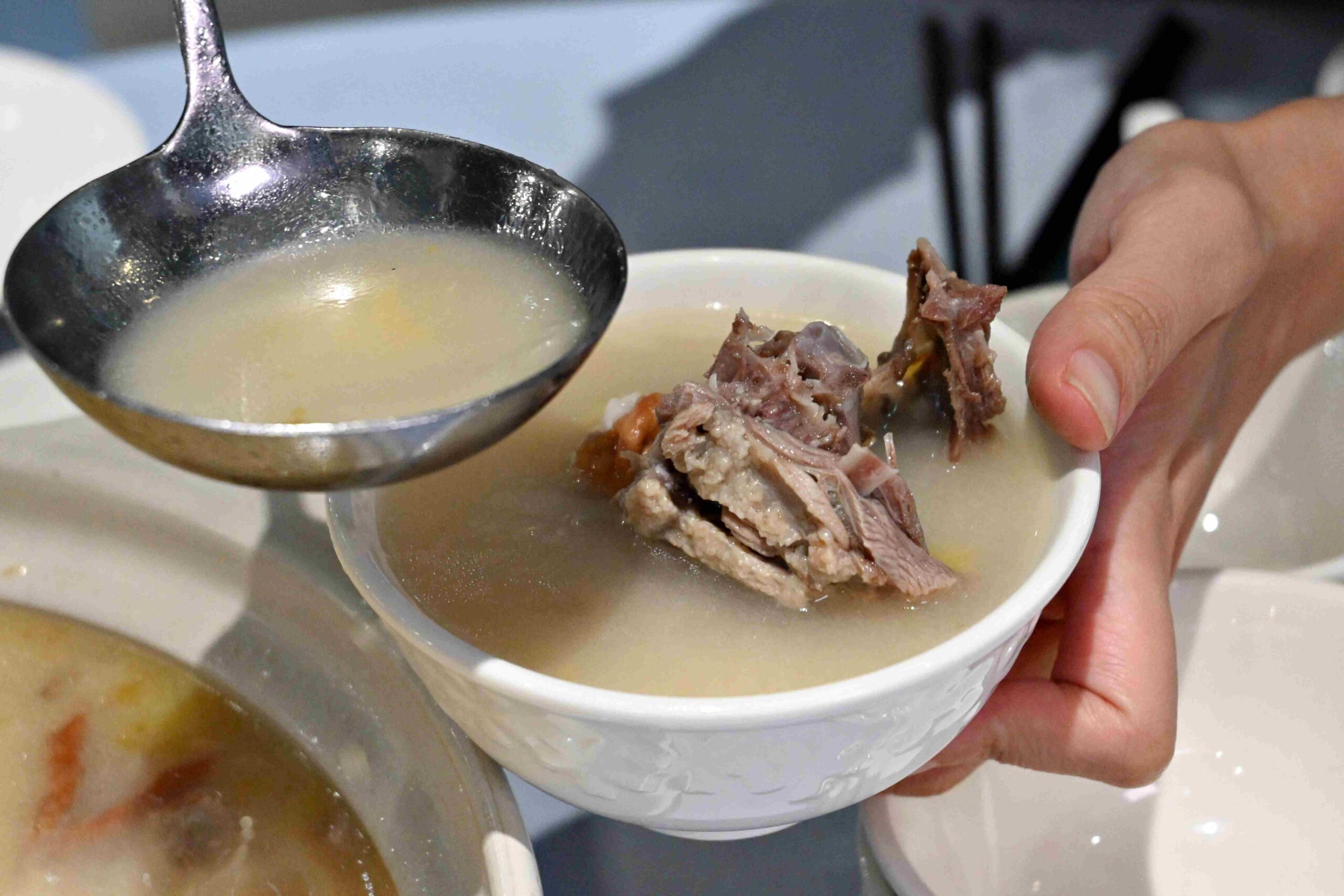 【中山美食推薦】長春亰華海鮮餐廳：老派實力派，桌菜有驚喜也有排面(菜單) @厚片嘴角帶便當
