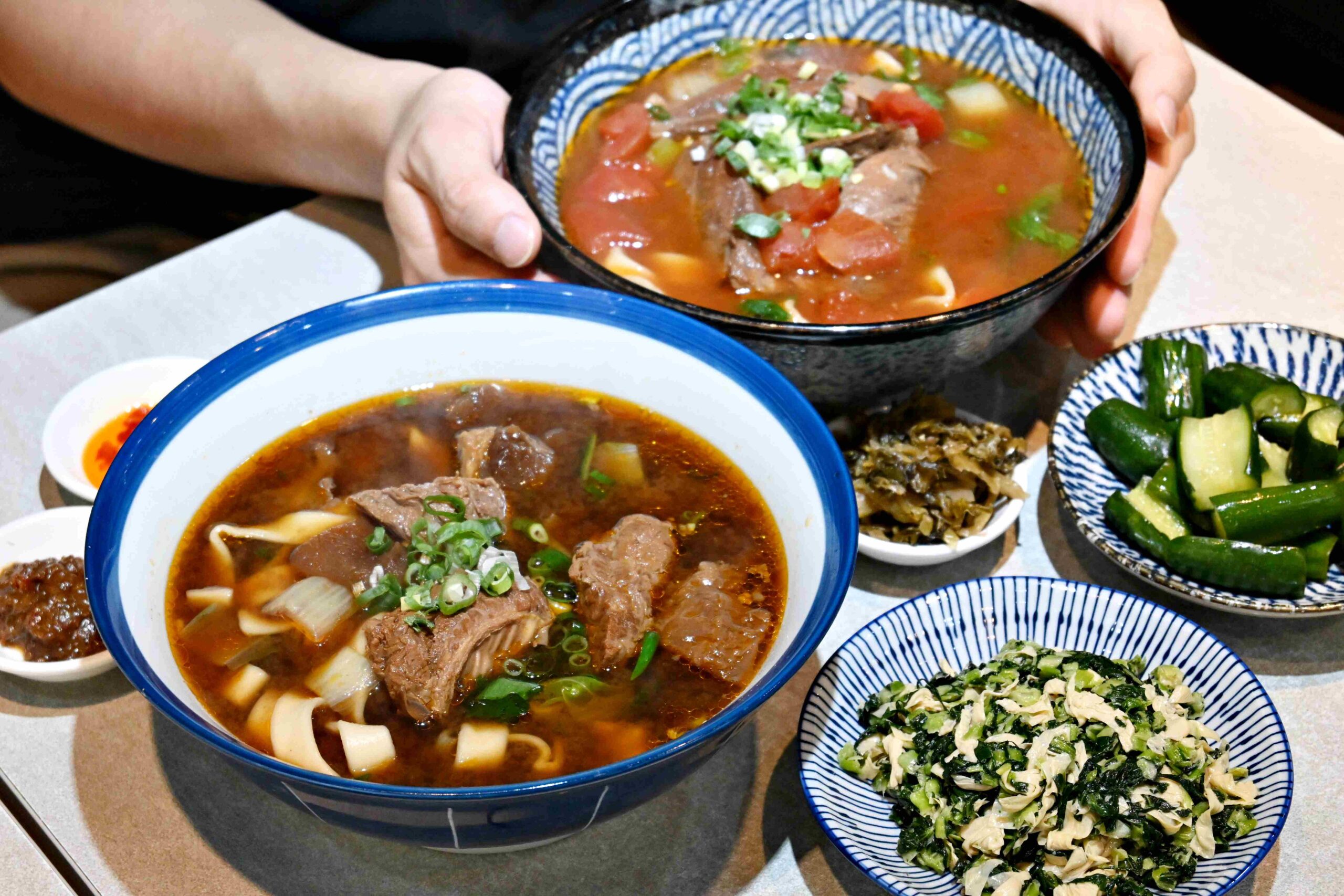 【高雄美食】老江紅茶牛奶，超頂肉鬆蛋吐司推薦！ (菜單) @厚片嘴角帶便當