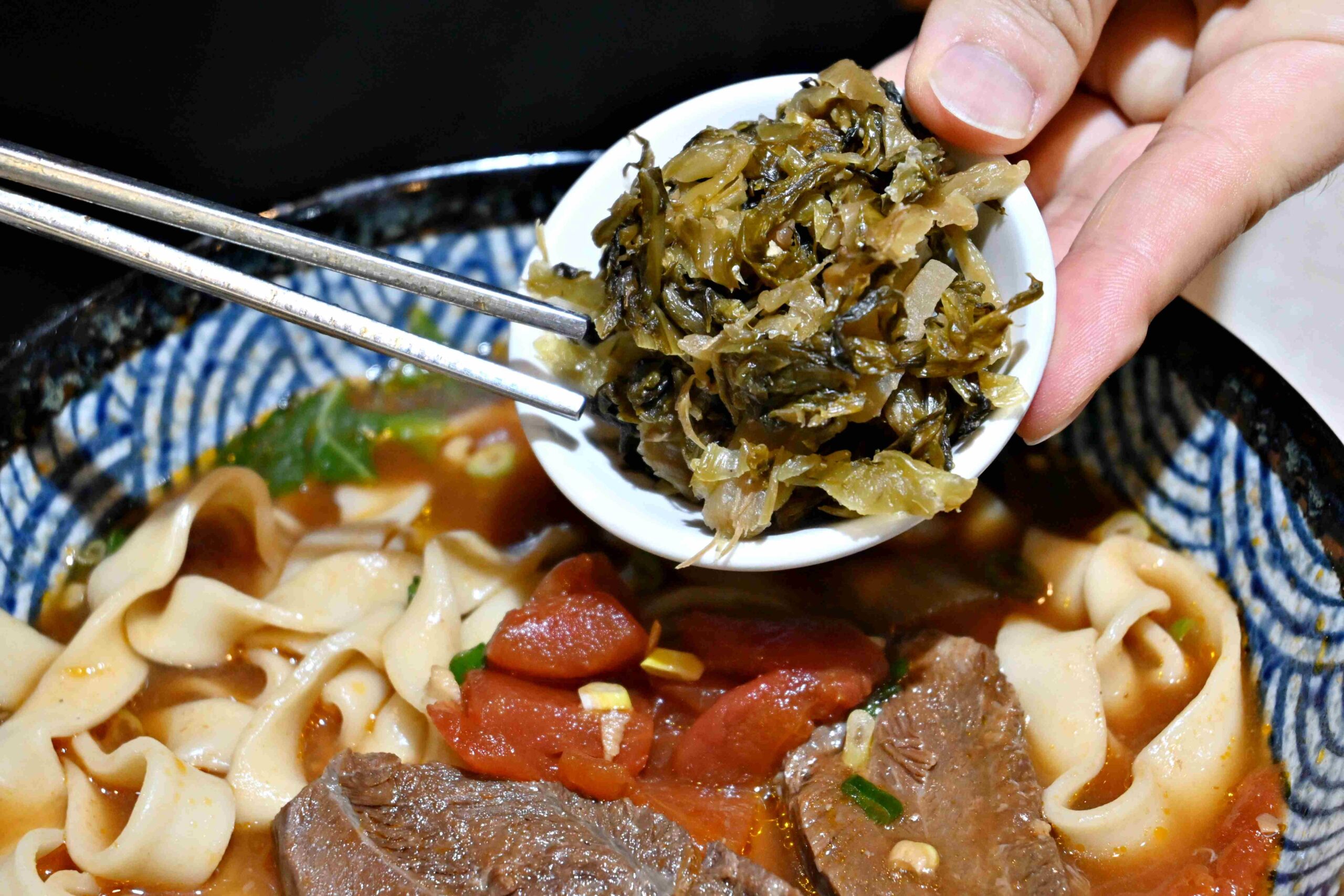【板橋新莊美食推薦】瑪賀牛肉麵全攻略：在地人激推前二名牛肉麵，紅燒、蕃茄湯頭都強到沒話說！(菜單) @厚片嘴角帶便當