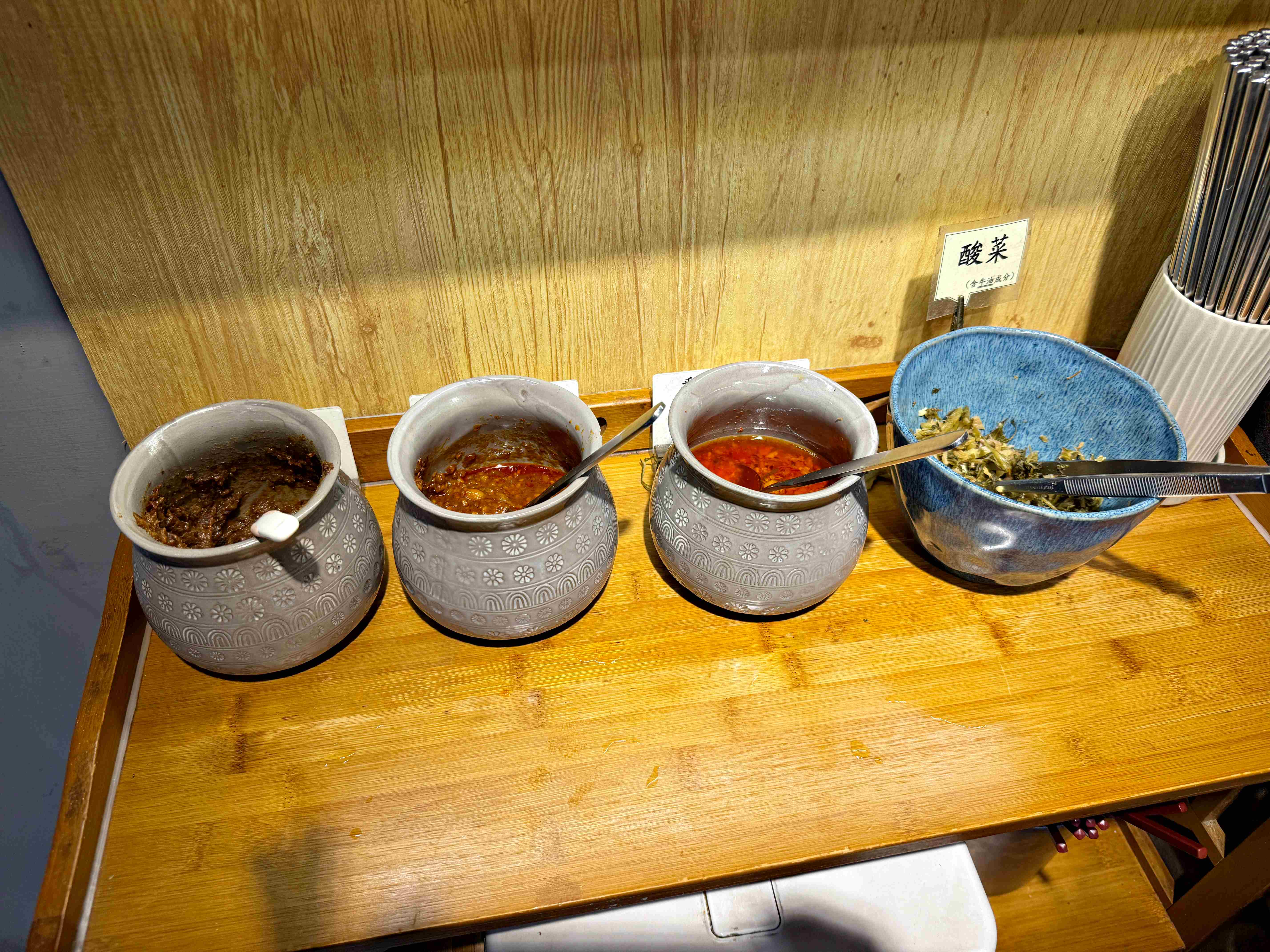 【板橋新莊美食推薦】瑪賀牛肉麵全攻略：在地人激推前二名牛肉麵，紅燒、蕃茄湯頭都強到沒話說！(菜單) @厚片嘴角帶便當
