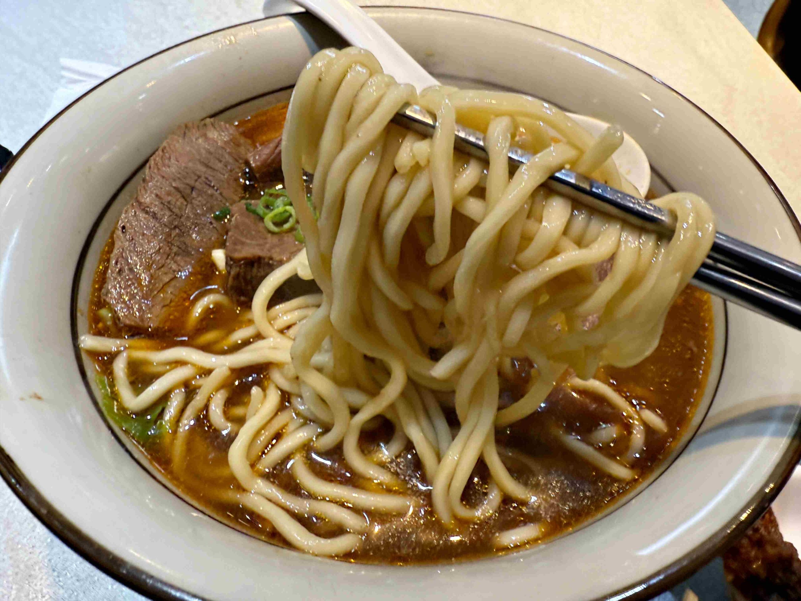 【板橋新莊美食推薦】瑪賀牛肉麵全攻略：在地人激推前二名牛肉麵，紅燒、蕃茄湯頭都強到沒話說！(菜單) @厚片嘴角帶便當