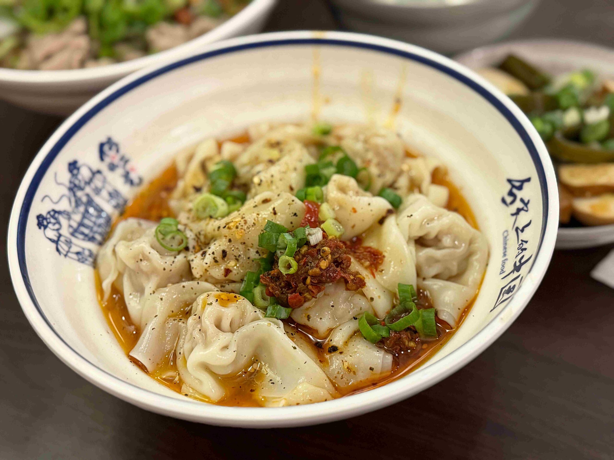 【新莊美食】溢湘麵館｜酸辣粉控的天堂，天然湯頭＋Q彈粉條吃起來超過癮(菜單) @厚片嘴角帶便當