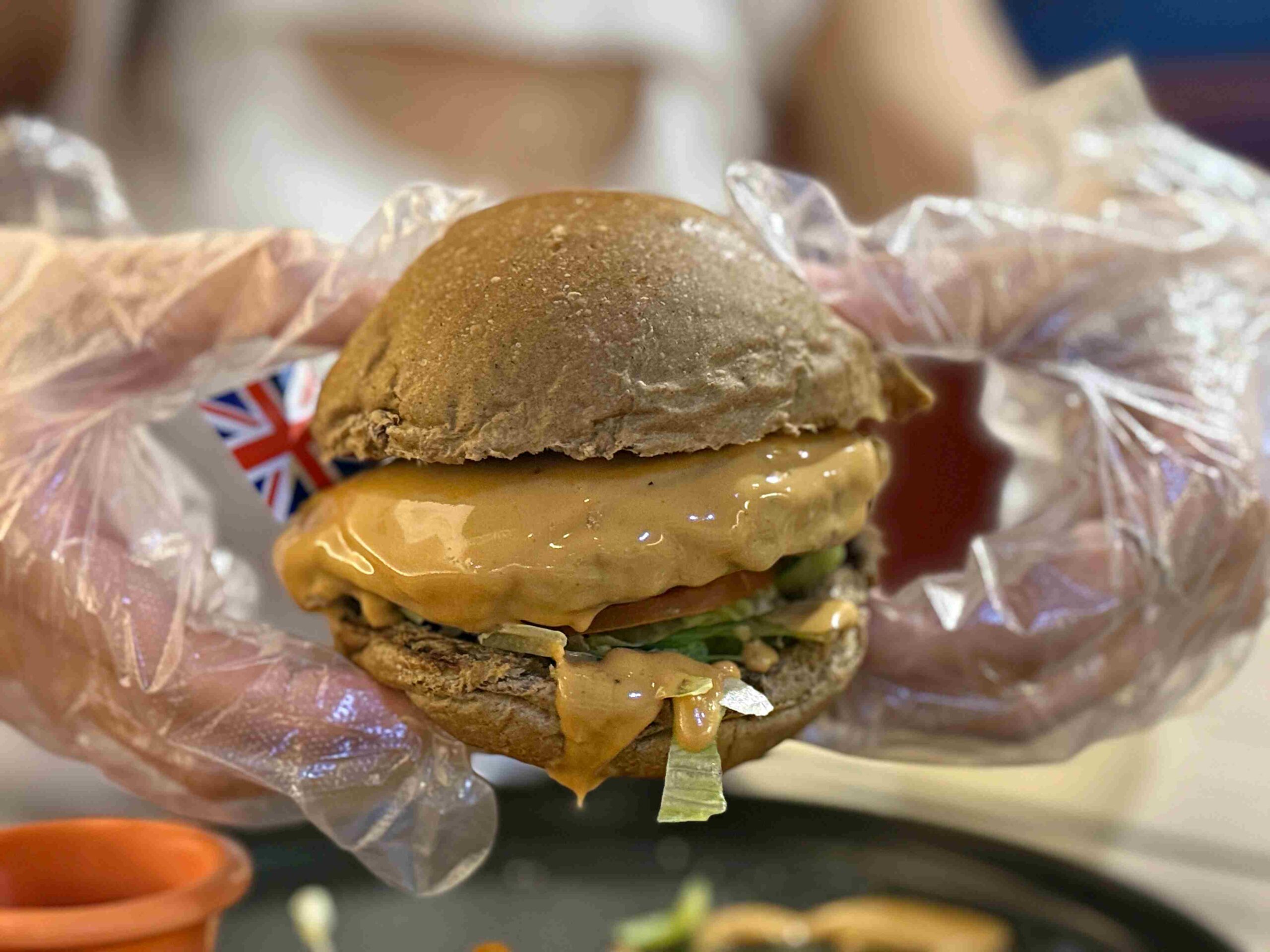 【新莊美食】嘿堡哥 HAH Burger｜新莊棒球場旁排隊美式餐廳，創意漢堡大份量高CP值(菜單) @厚片嘴角帶便當