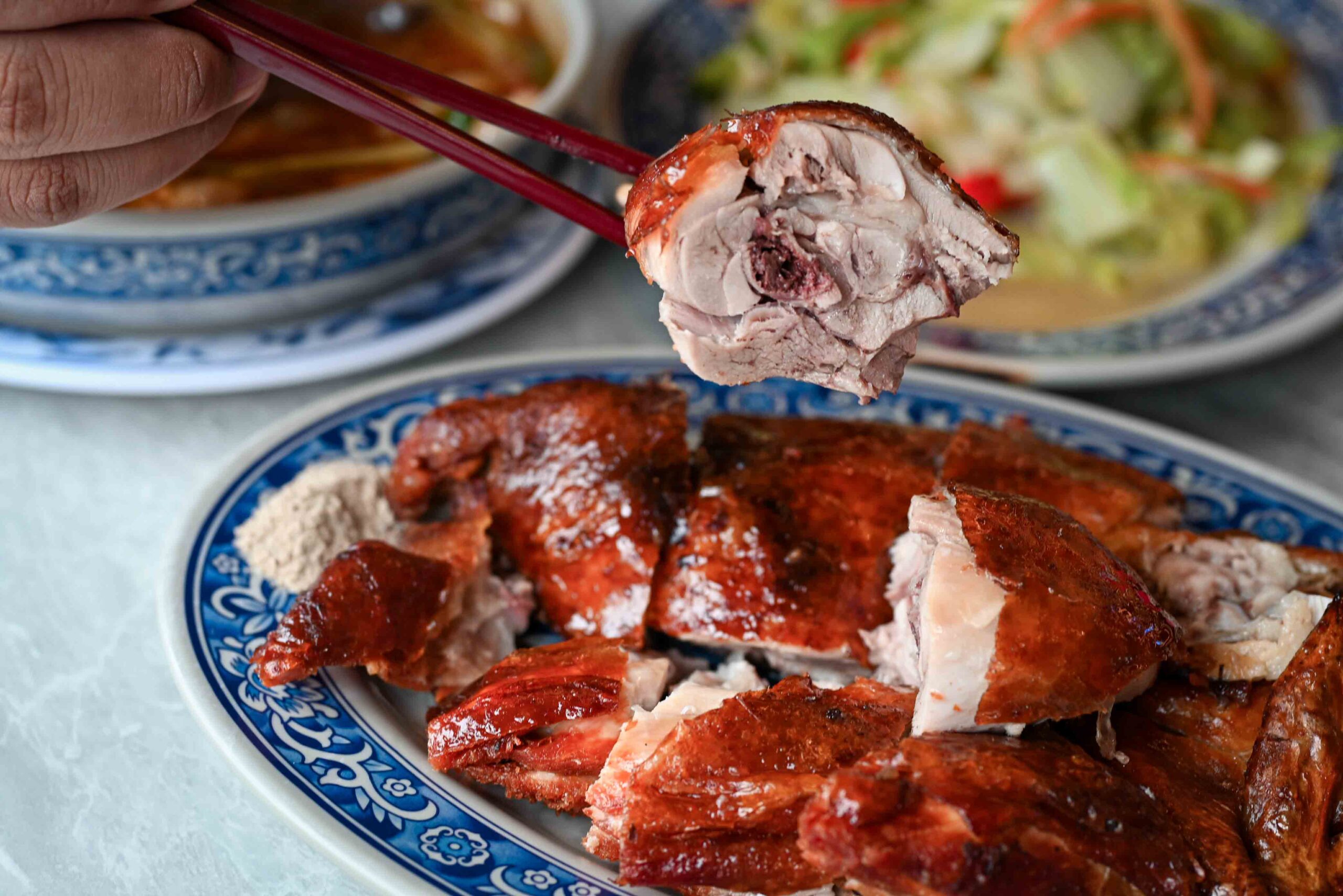 【淡水美食】《大老二石窯雞》：原木烤雞超爆汁，還有免費白飯(菜單) @厚片嘴角帶便當