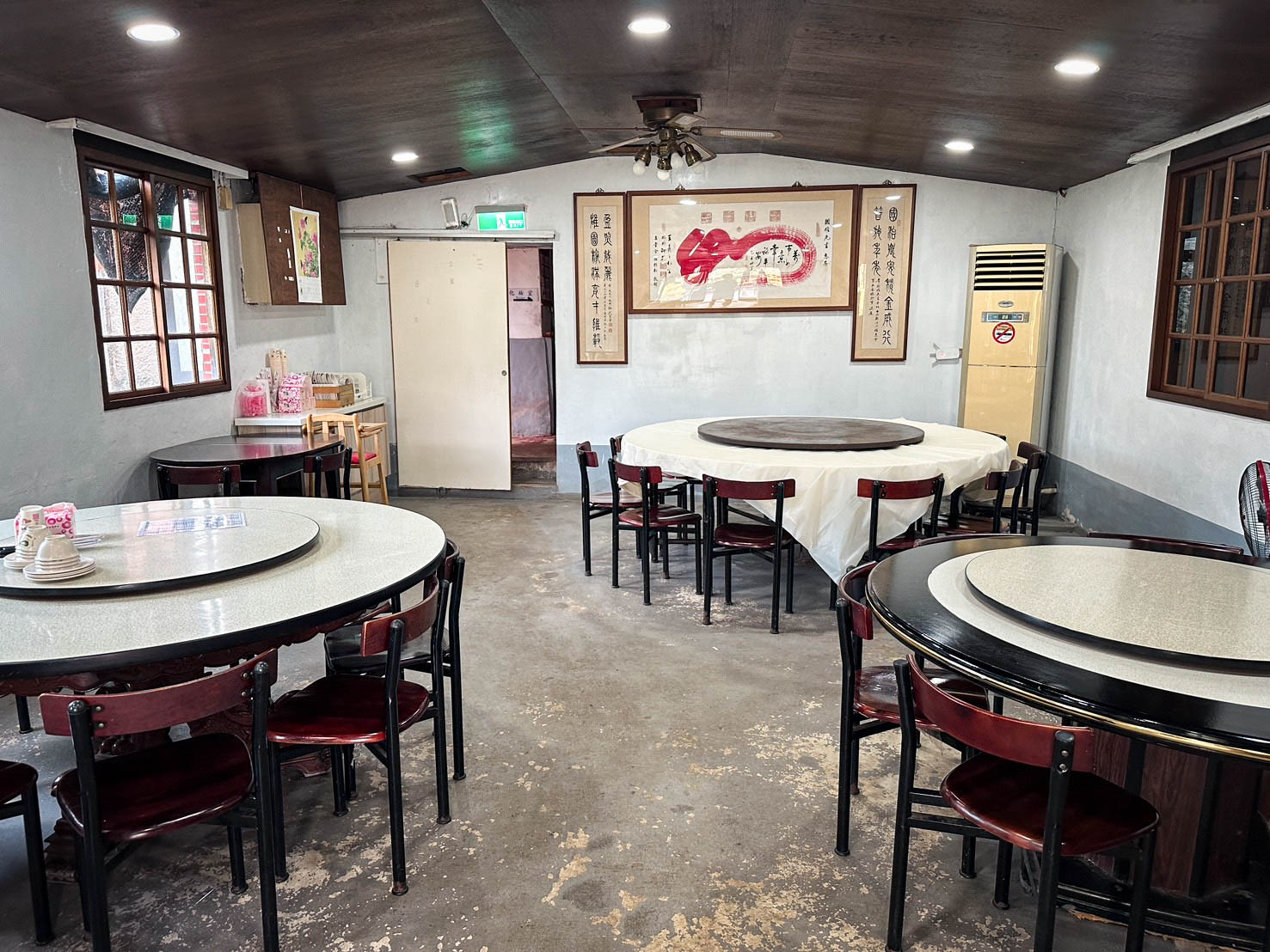 【淡水美食】石牆仔內：百年古厝裡的道地台菜，天元宮旁的隱藏版老味道(菜單) @厚片嘴角帶便當