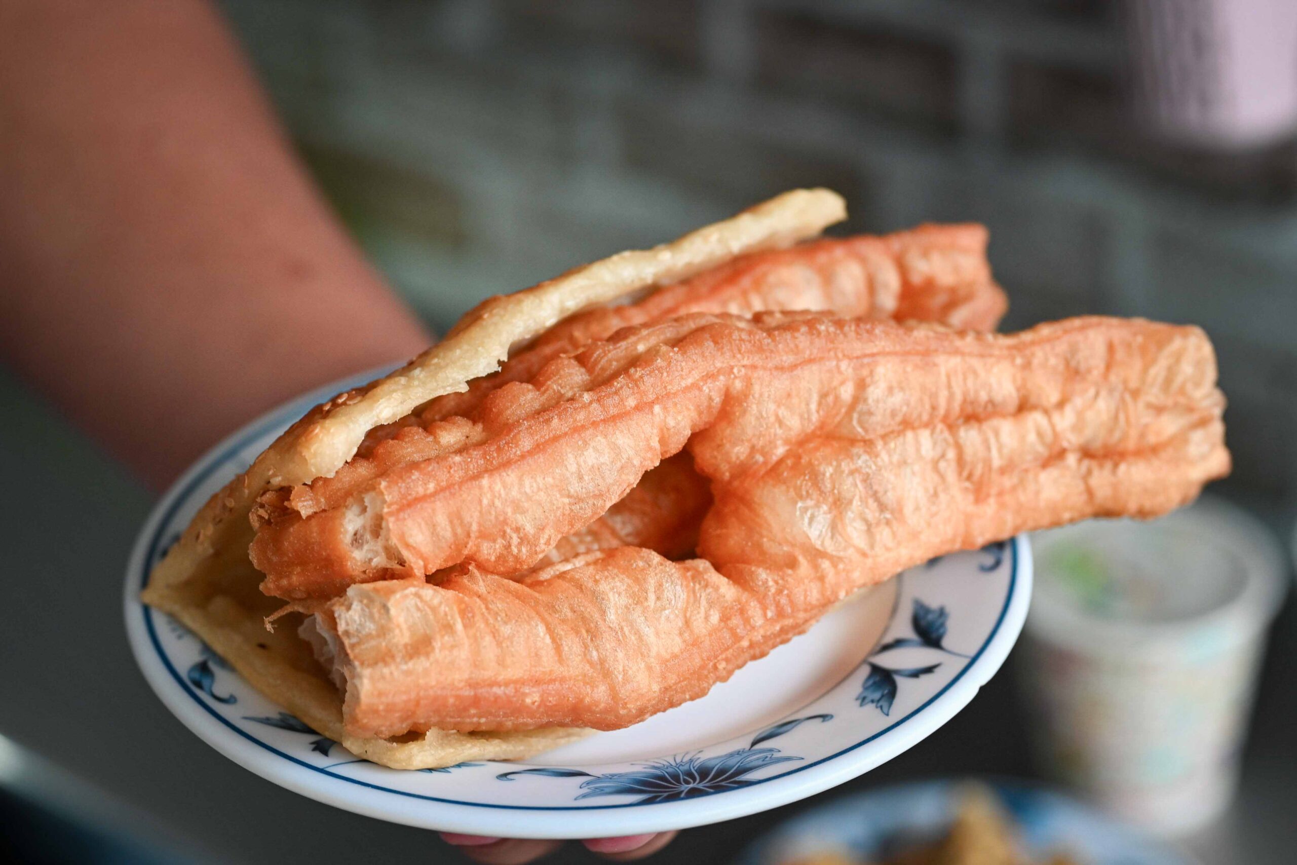 【頭城老街早餐店】傳承70年老店！頭城人從小吃到大的手擀蔥蛋餅(菜單) @厚片嘴角帶便當