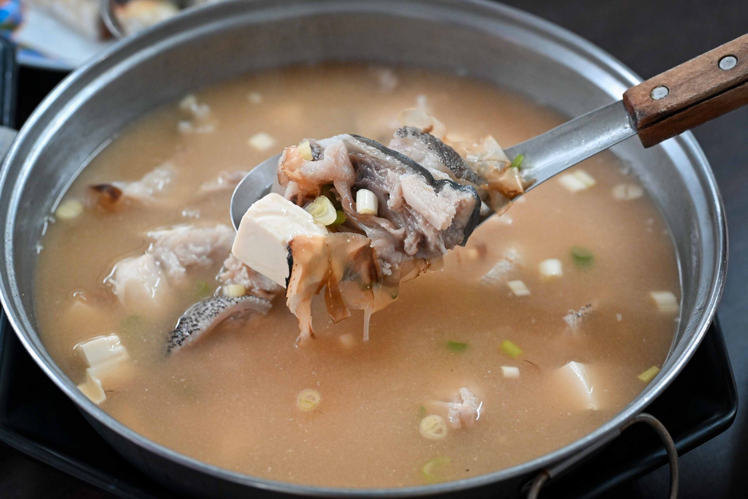 【宜蘭美食推薦】阿雪姨海鮮料理，大溪漁港人氣第一的現撈海鮮餐廳！(菜單) @厚片嘴角帶便當