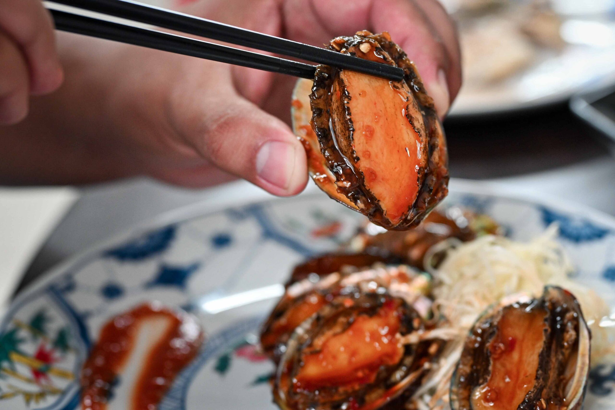【宜蘭美食推薦】阿雪姨海鮮料理，大溪漁港人氣第一的現撈海鮮餐廳！(菜單) @厚片嘴角帶便當