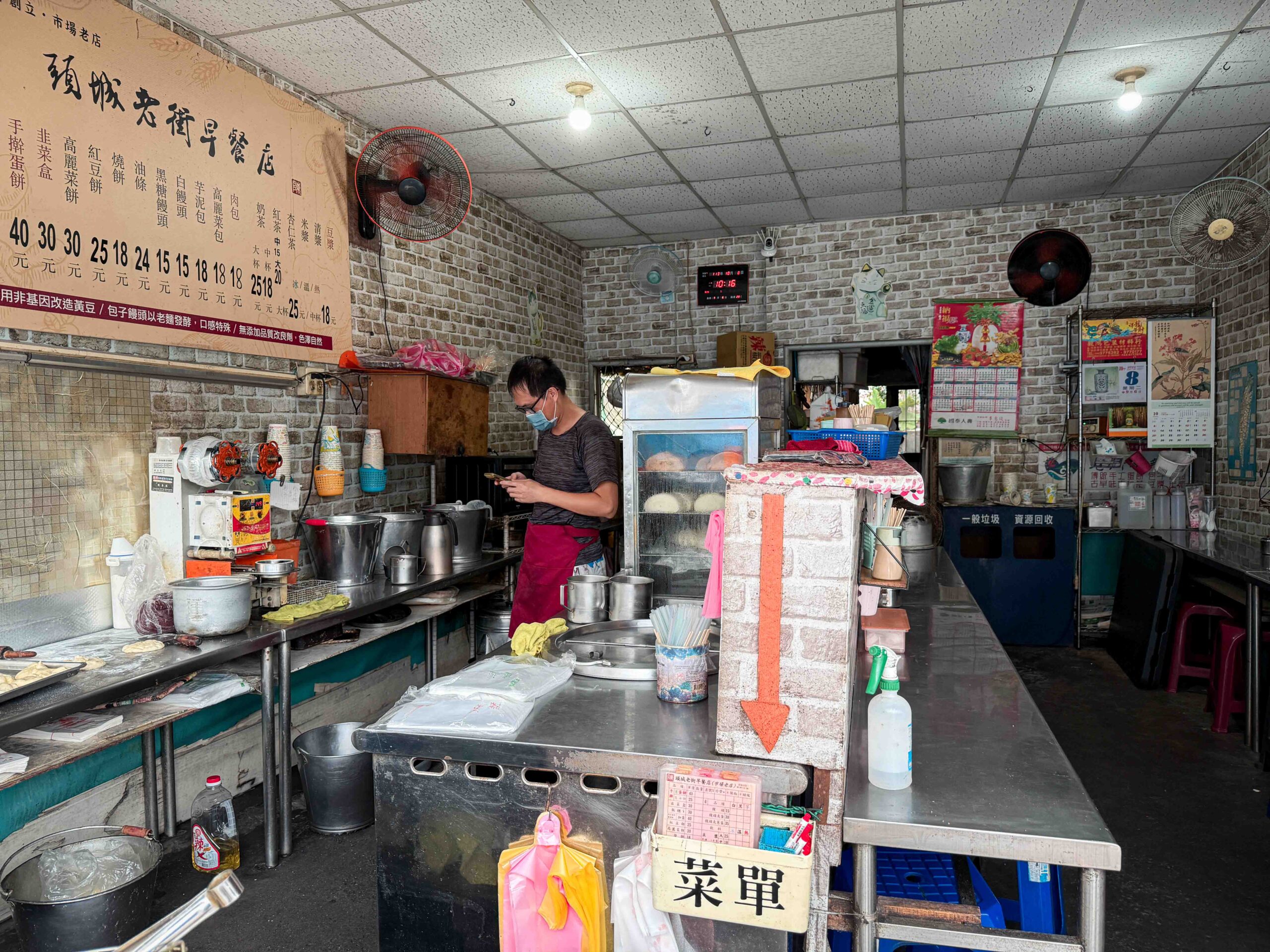【頭城老街早餐店】傳承70年老店！頭城人從小吃到大的手擀蔥蛋餅(菜單) @厚片嘴角帶便當