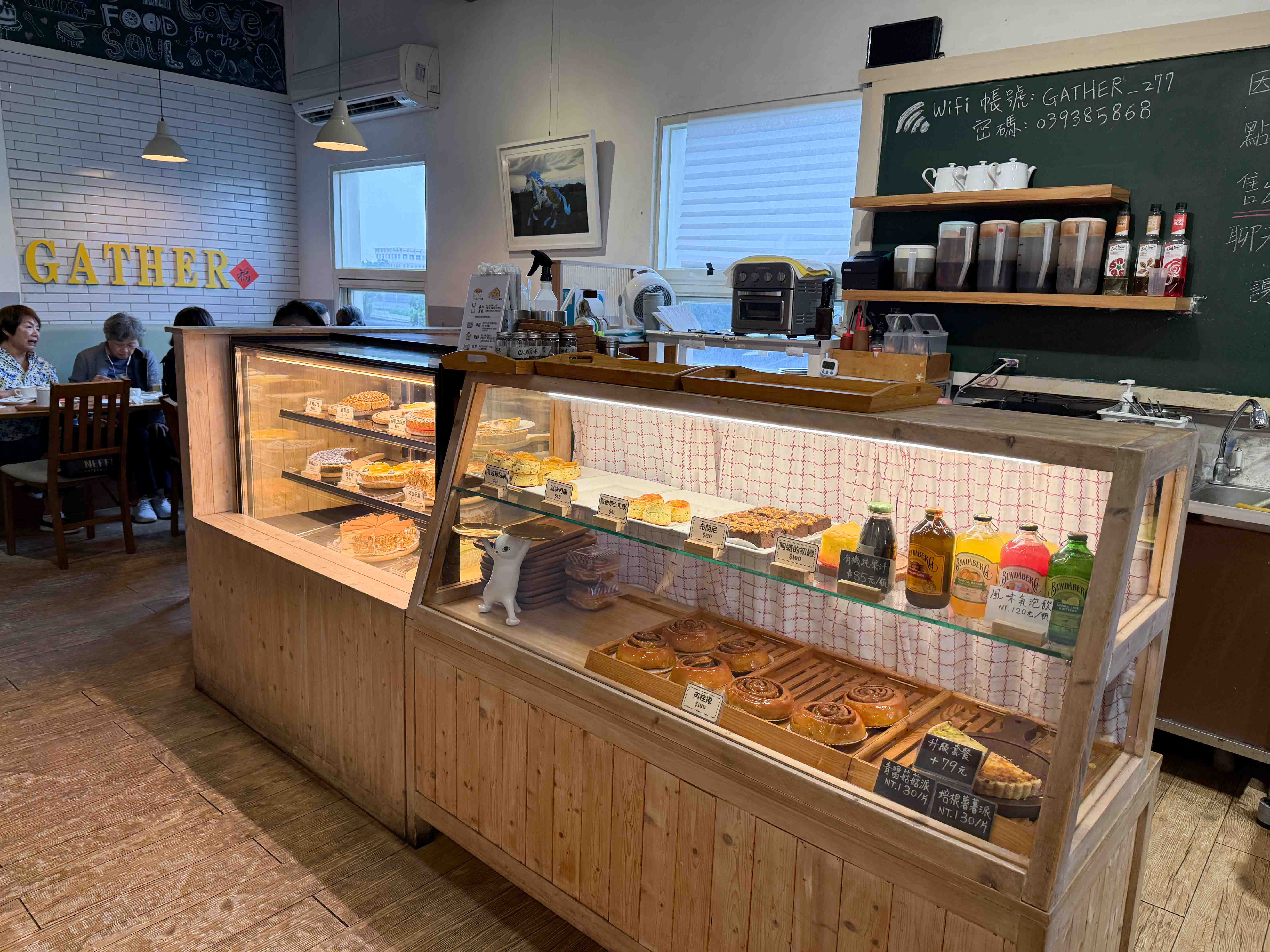 【宜蘭美食】食聚咖啡Gather cafe，台灣也有媲美 HARBS 的蛋糕？這間甜點店太扯了(菜單)(寵物友善) @厚片嘴角帶便當
