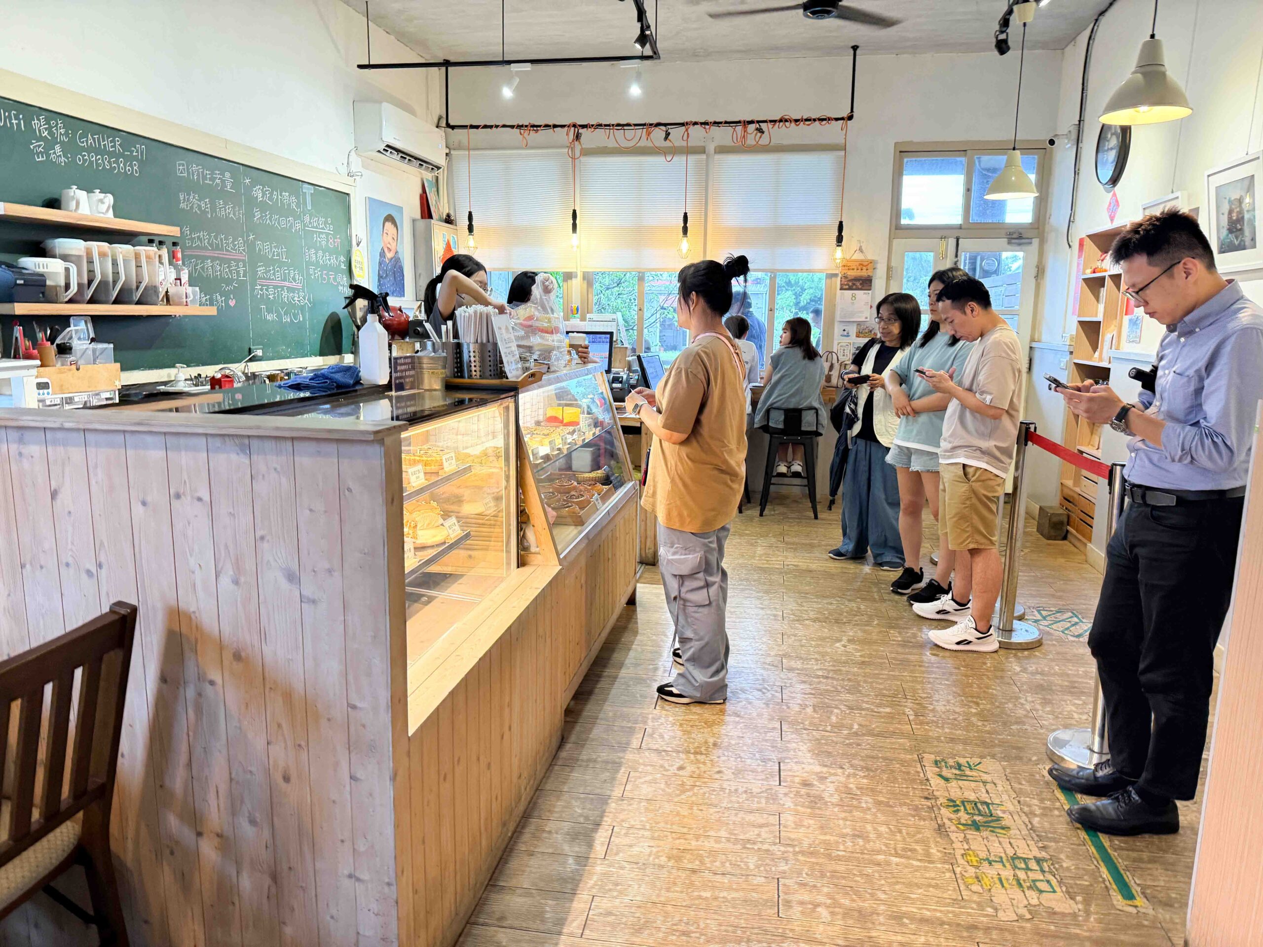 【宜蘭美食】食聚咖啡Gather cafe，台灣也有媲美 HARBS 的蛋糕？這間甜點店太扯了(菜單)(寵物友善) @厚片嘴角帶便當